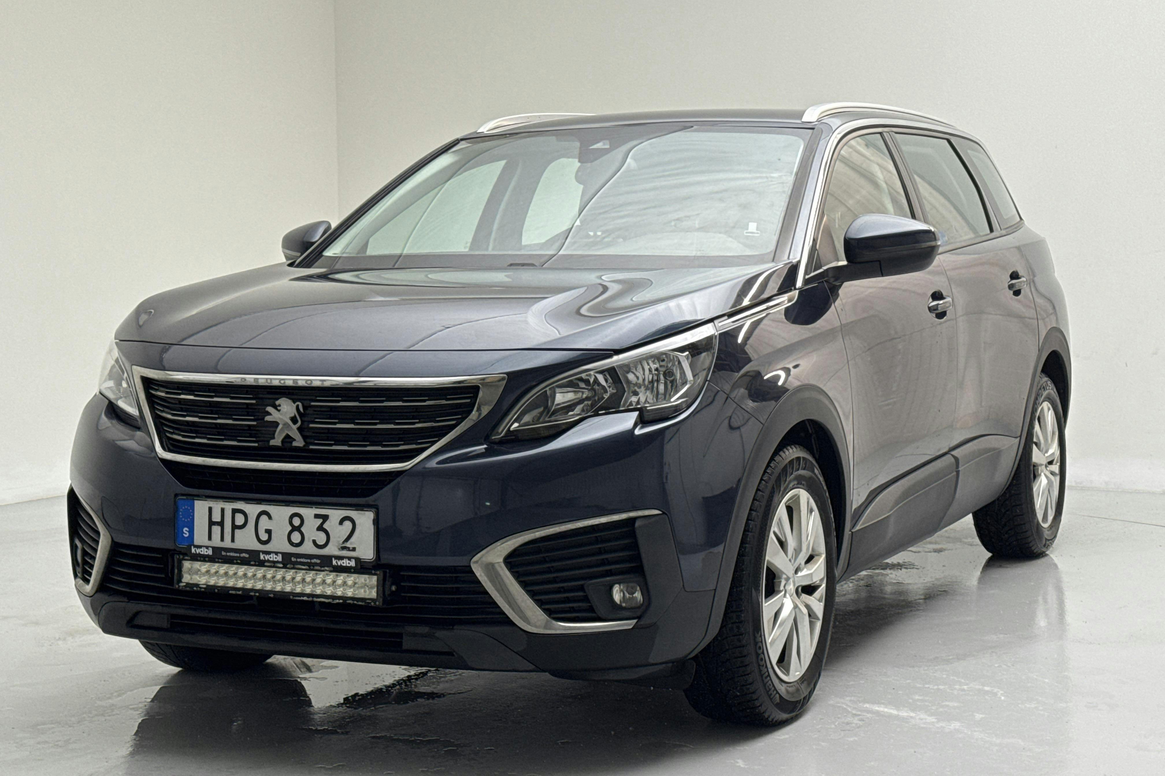 Presentationsfoto 1 av 14: Peugeot 5008 1.2 PureTech (130hk) - 10 654 mil - Automat - blå - 2018