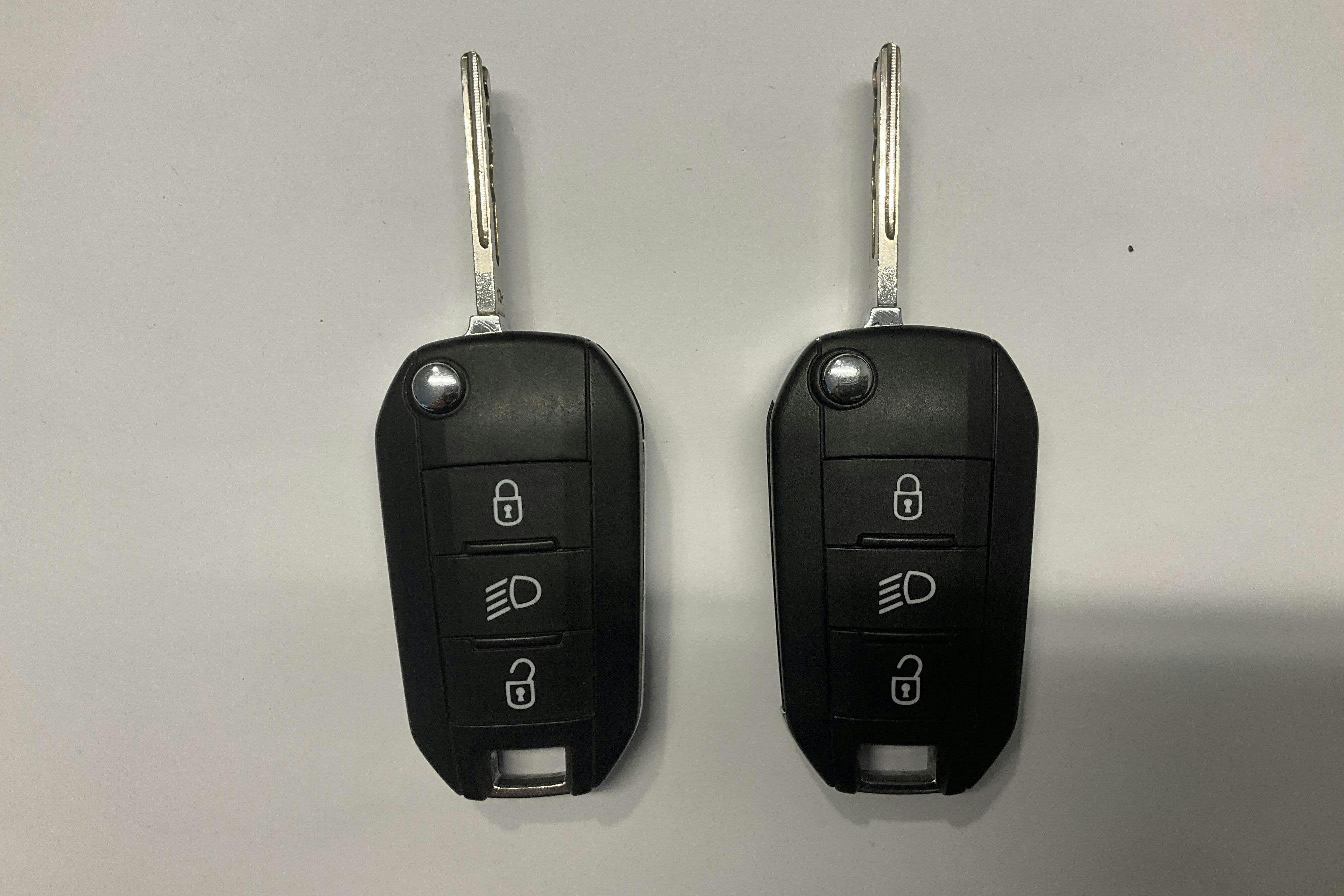 Presentationsfoto 14 av 14: Peugeot 5008 1.2 PureTech (130hk) - 10 654 mil - Automat - blå - 2018