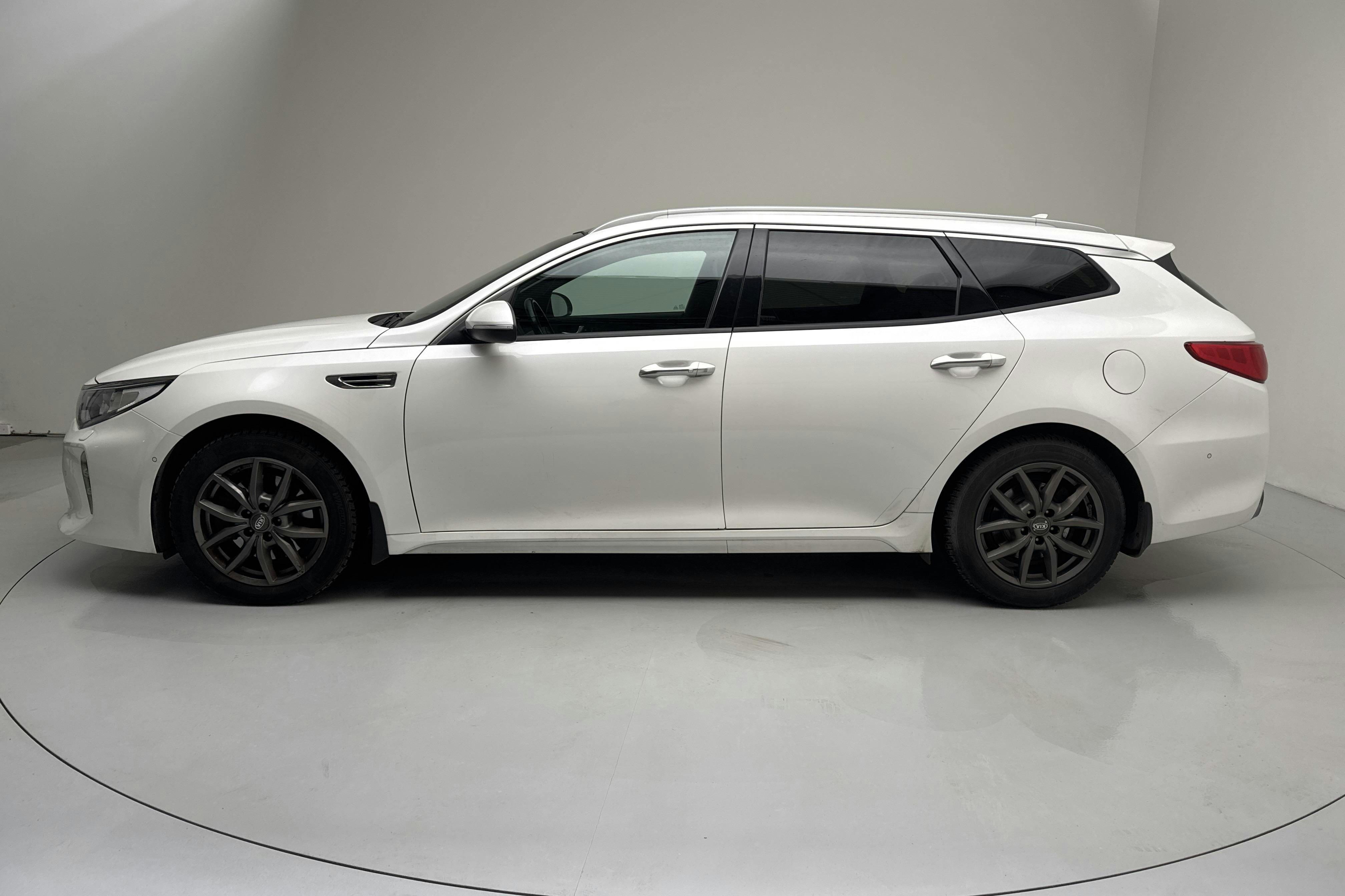 Presentation photo 2 of 16: KIA Optima 1.7 CRDi SW (141hk) - 138 060 km - Automatic - white - 2017