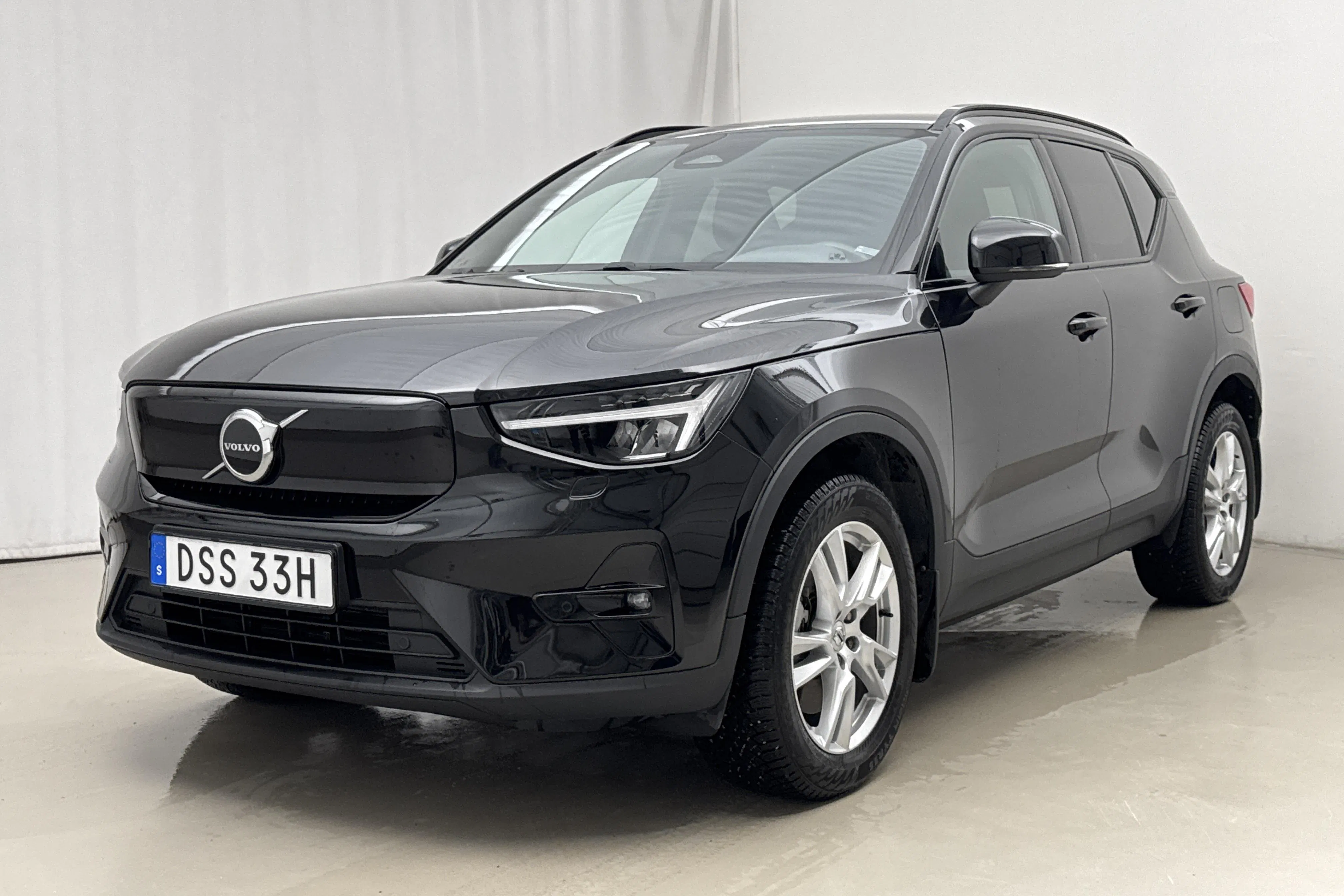 Presentationsfoto 1 av 24: Volvo XC40 P8 Recharge Twin AWD (408hk) - 16 153 mil - Automat - svart - 2023