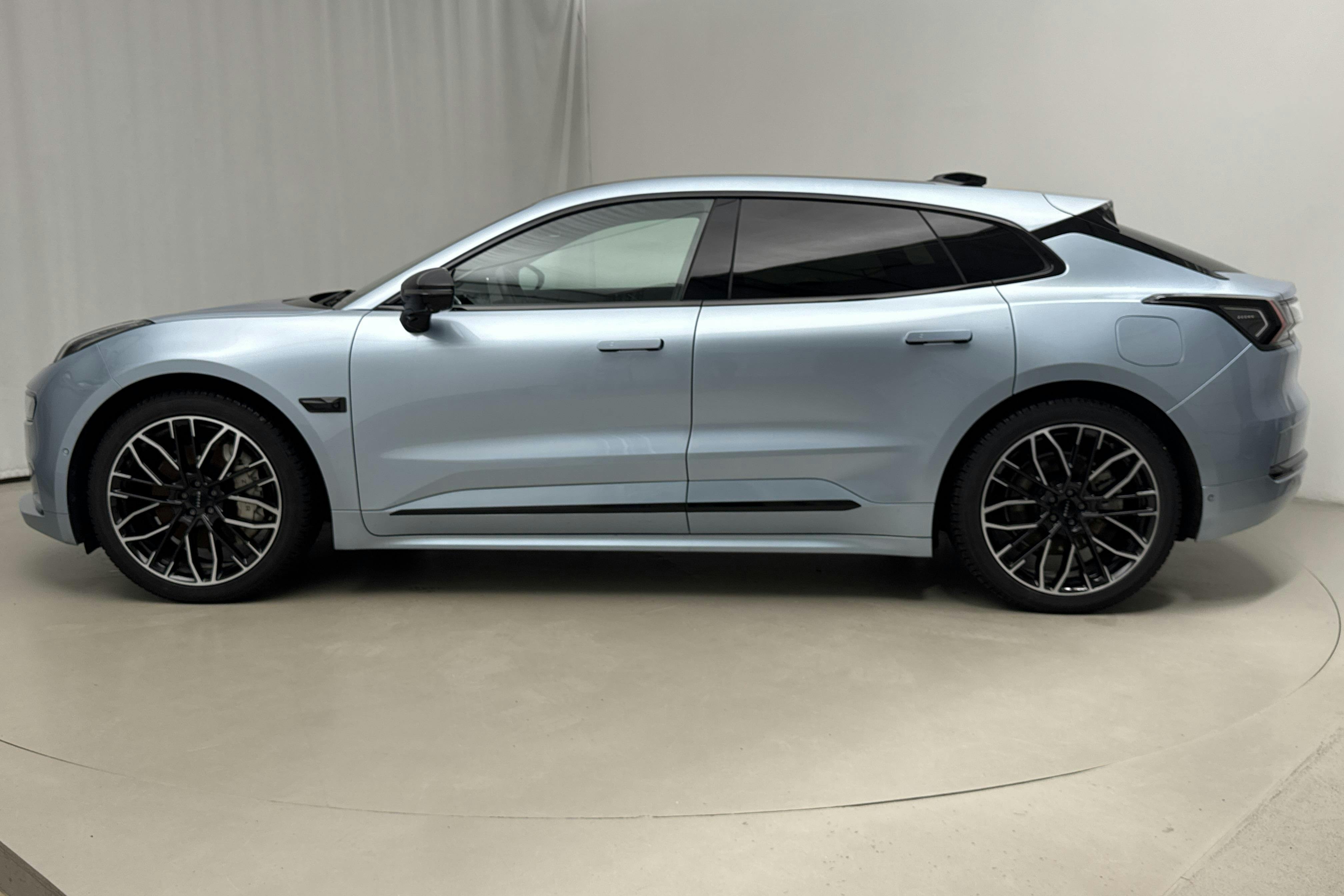 Presentationsfoto 2 av 26: Zeekr Zeekr 001 AWD 100kWh (544hk) - 3 285 mil - Automat - blå - 2023