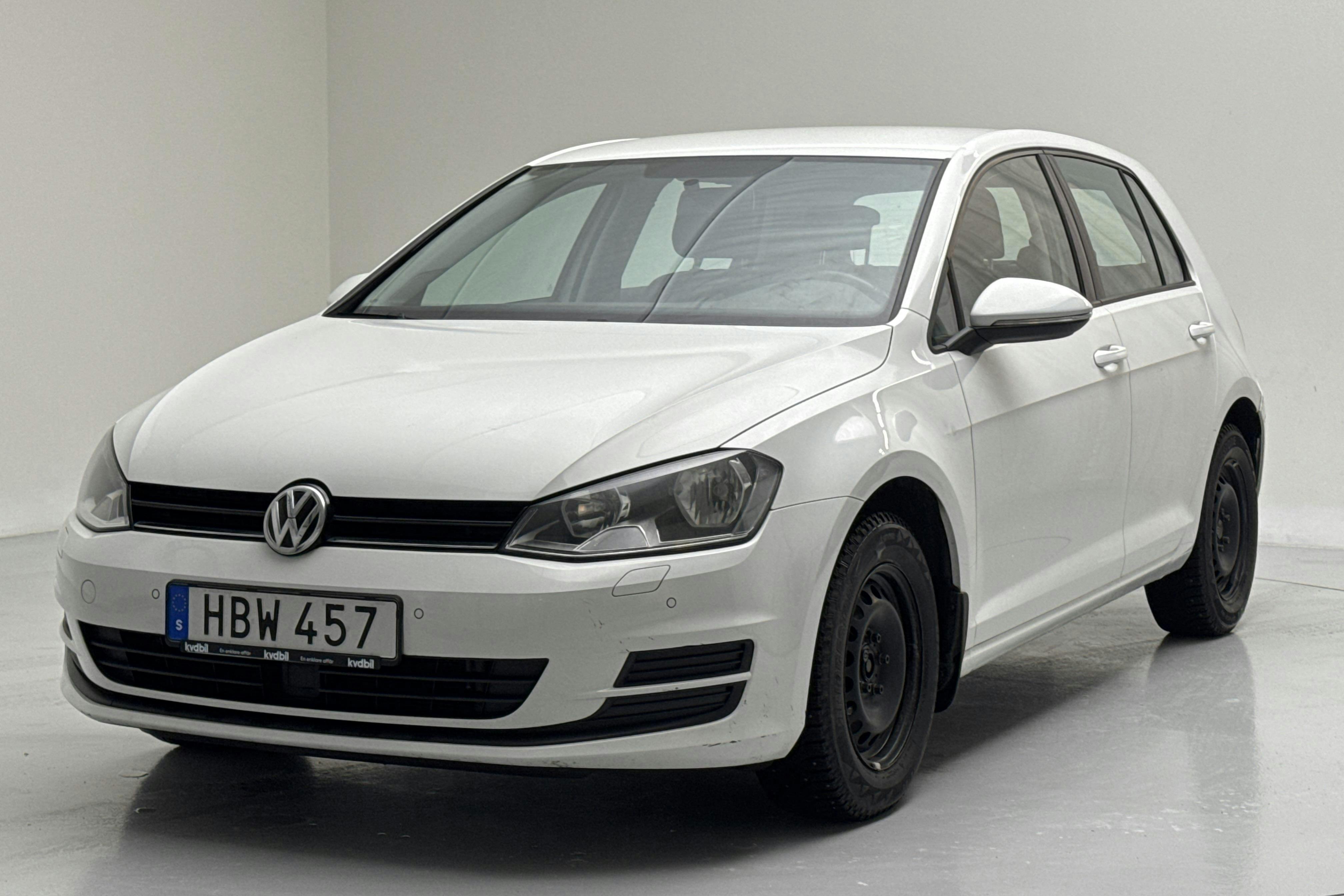 Zdjęcie prezentacyjne 1 z 12: VW Golf VII 1.6 TDI BlueMotion 5dr (110hk) - 41 370 km - Manualna - biały - 2016