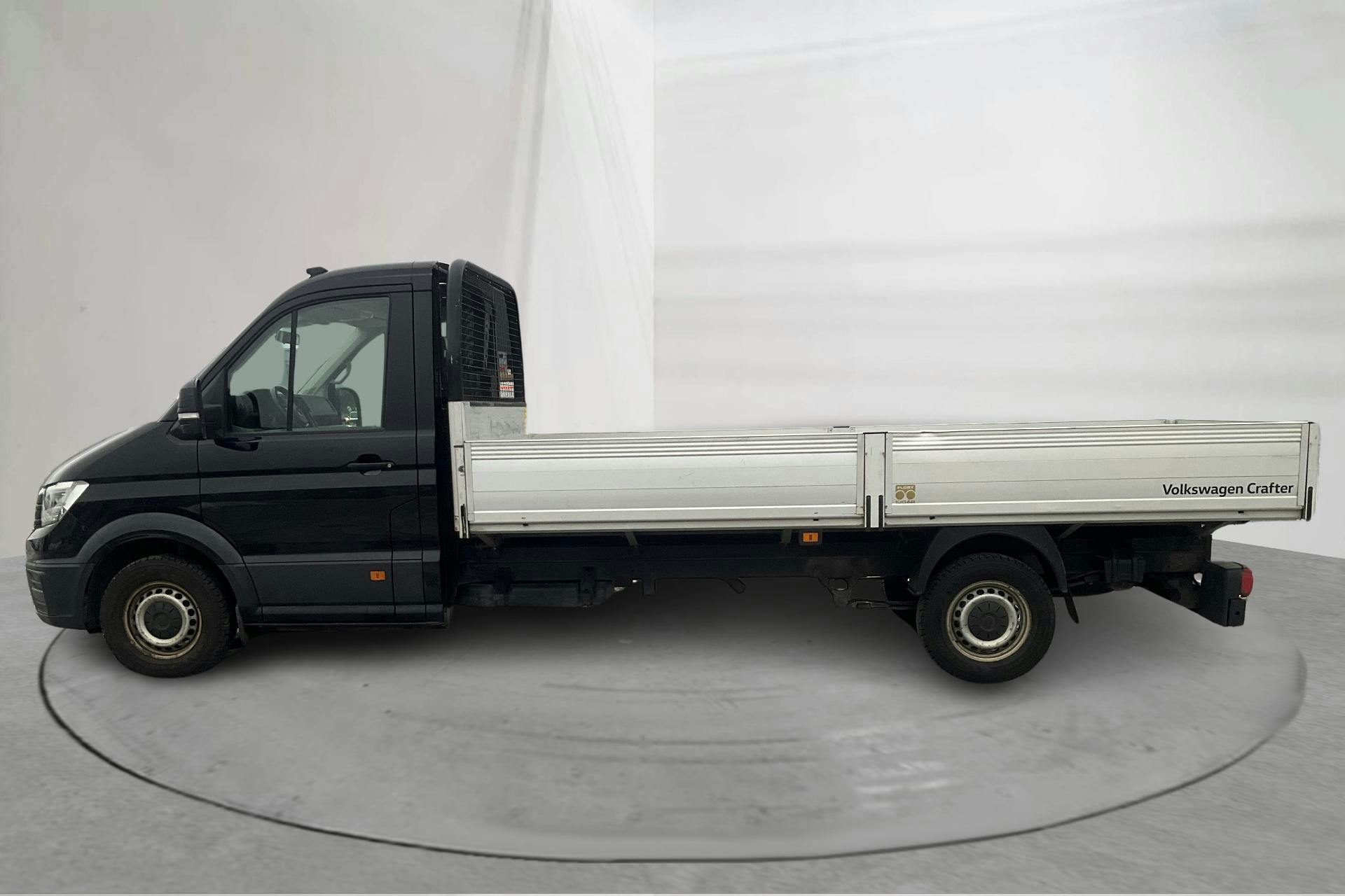 Presentationsfoto 2 av 12: VW Crafter 35 2.0 TDI Chassi (177hk) - 19 873 mil - Automat - svart - 2019