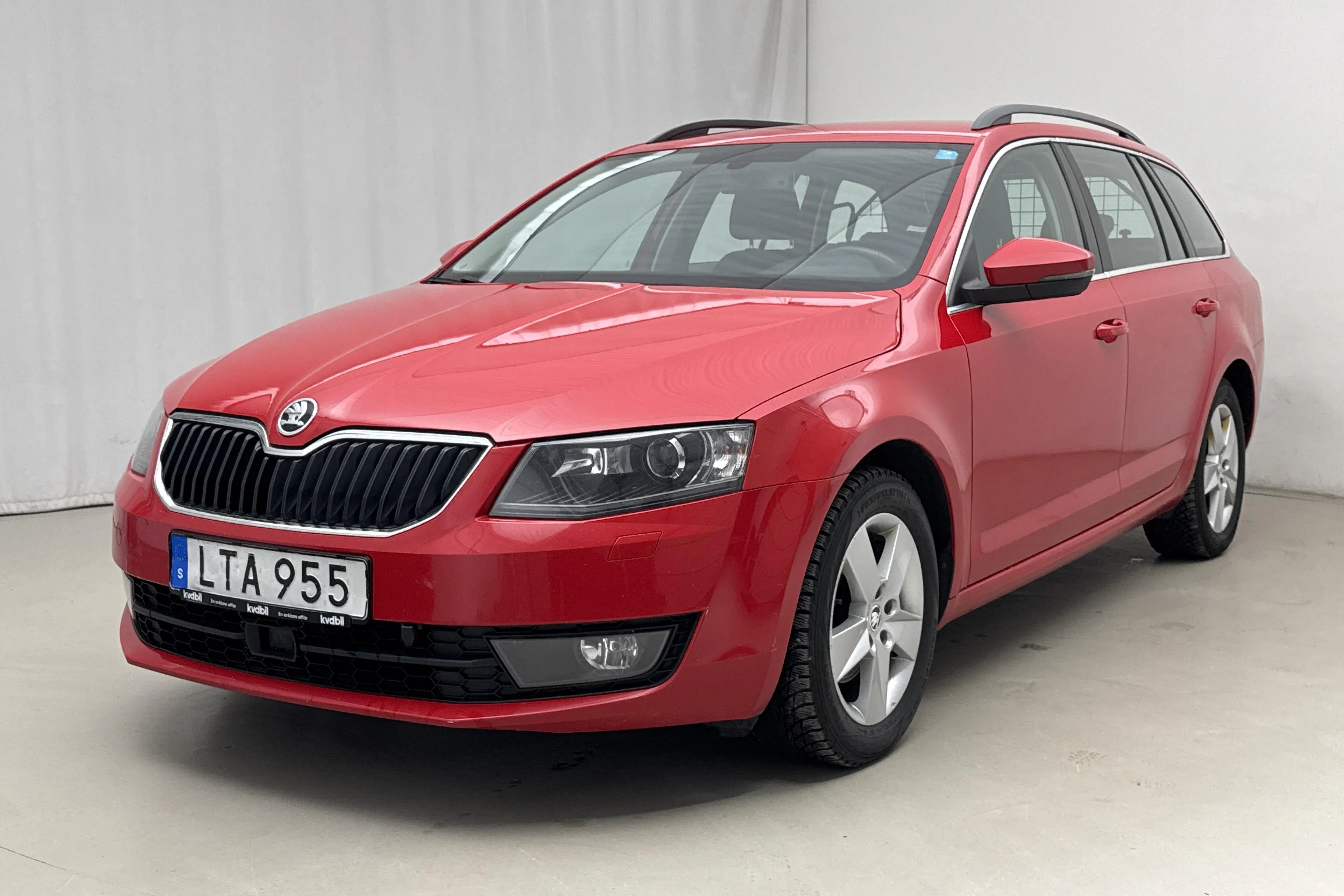 Presentationsfoto 1 av 16: Skoda Octavia III 1.4 G-TEC Combi (110hk) - 16 236 mil - Manuell - röd - 2015