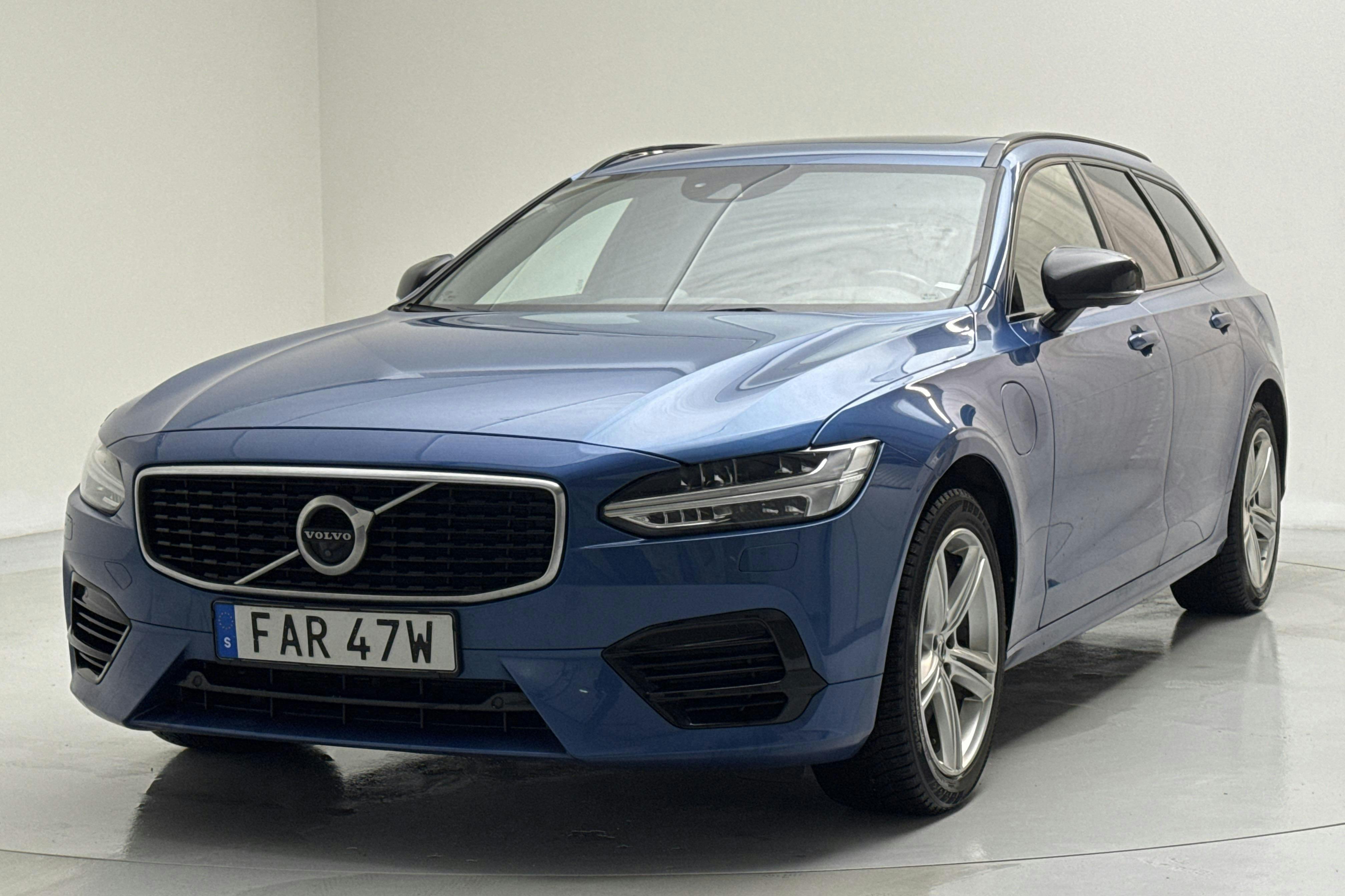 Præsentationsfoto 1 af 21: Volvo V90 T8 AWD Twin Engine (390hk) - 157 730 kilometer - Salgsautomat - Blå farve - 2020