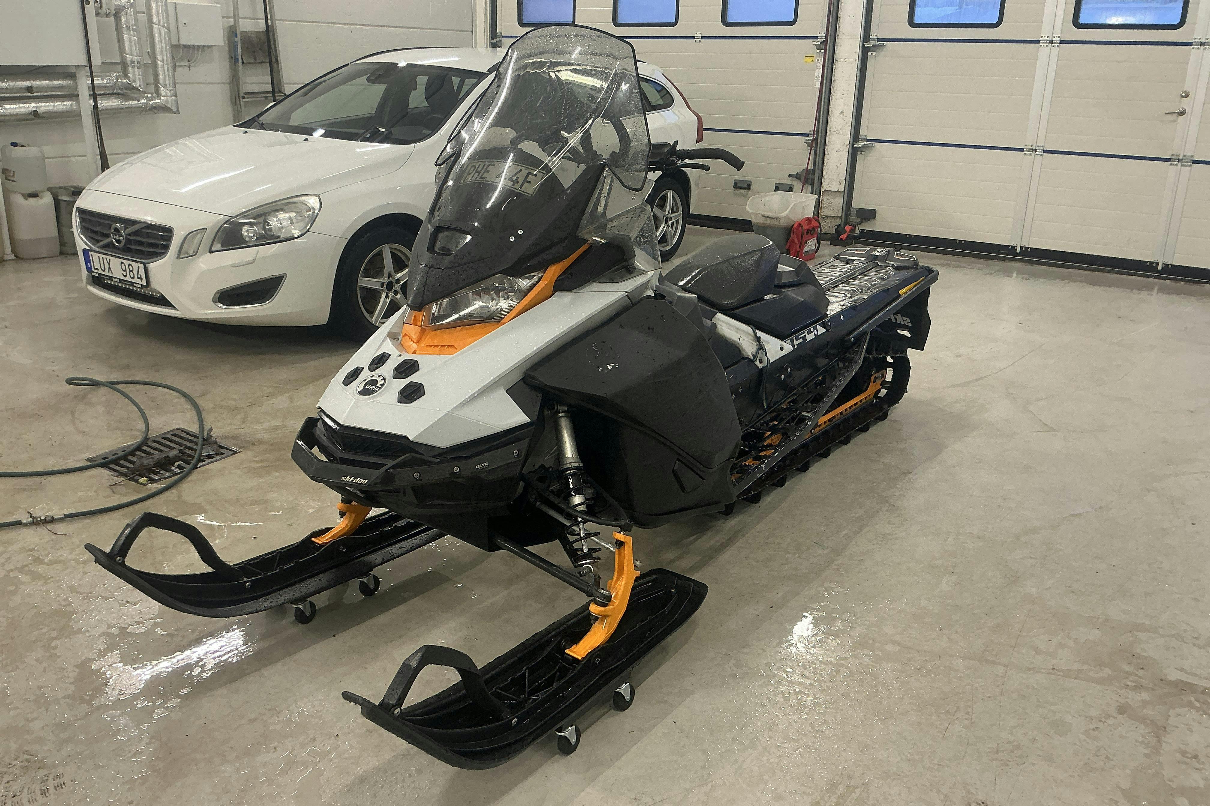 Presentationsfoto 1 av 13: ski-doo SUMMIT SP 850 E-TEC 154" Snöskoter - 1 485 mil - Automat - 2022
