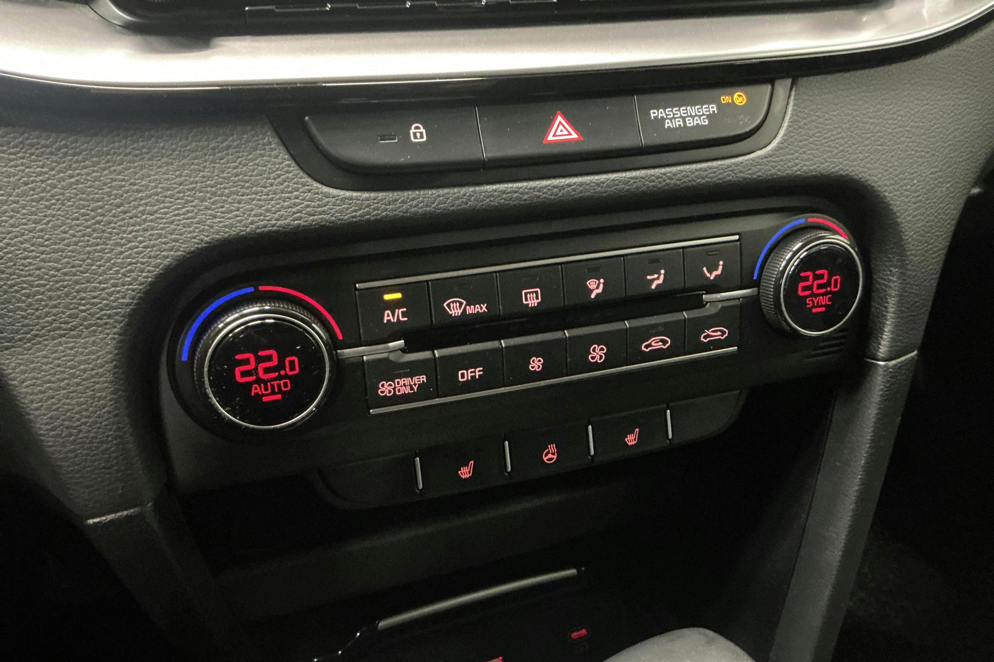 Zdjęcie prezentacyjne 18 z 18: KIA Ceed 1.6 Plug-in Hybrid SW (141hk) - 101 900 km - Automatyczna - czarny - 2024