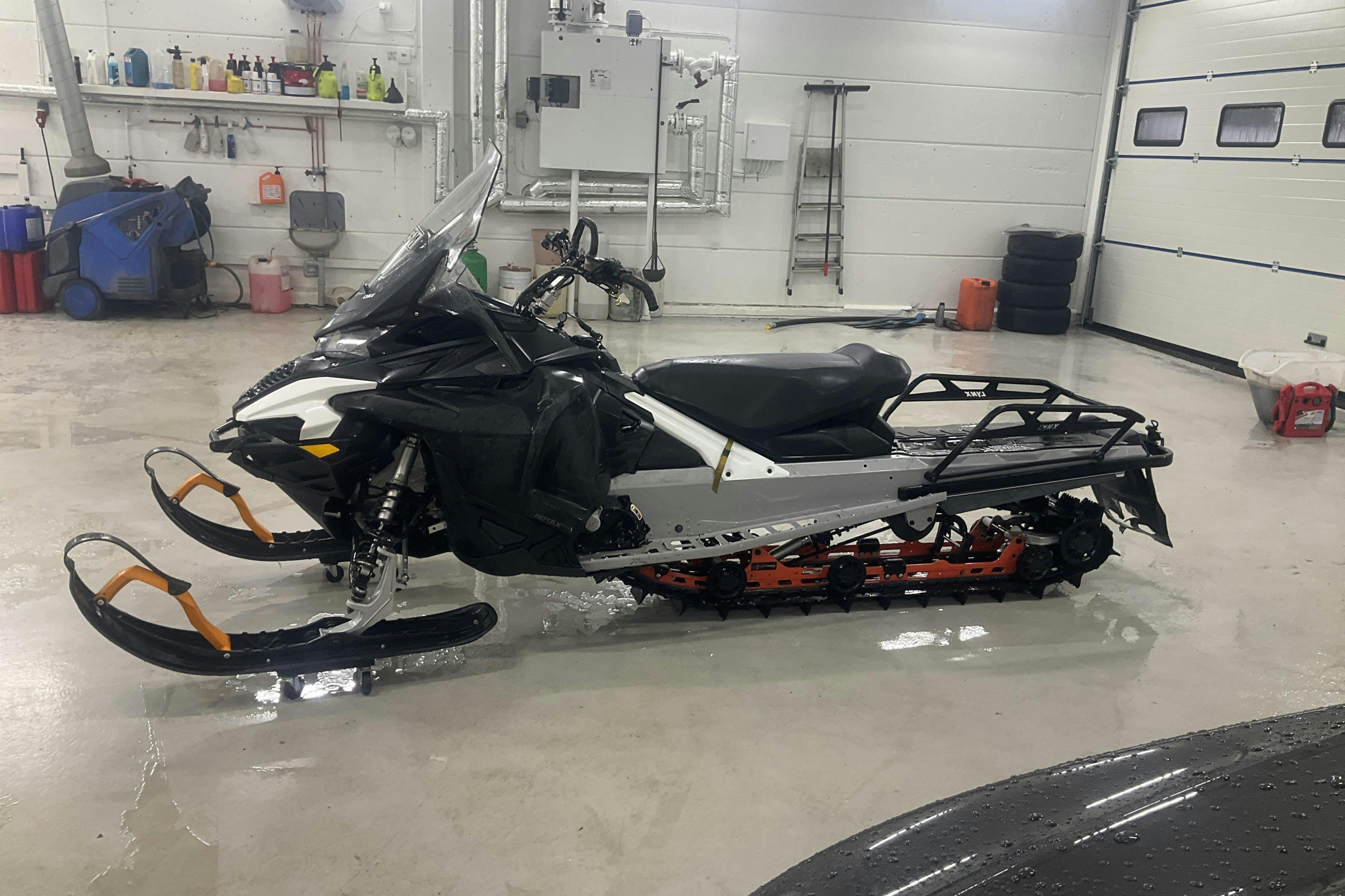 Presentationsfoto 2 av 12: LYNX 49 RANGER PRO 600R E-TEC Snöskoter - 858 mil - Automat - 2021