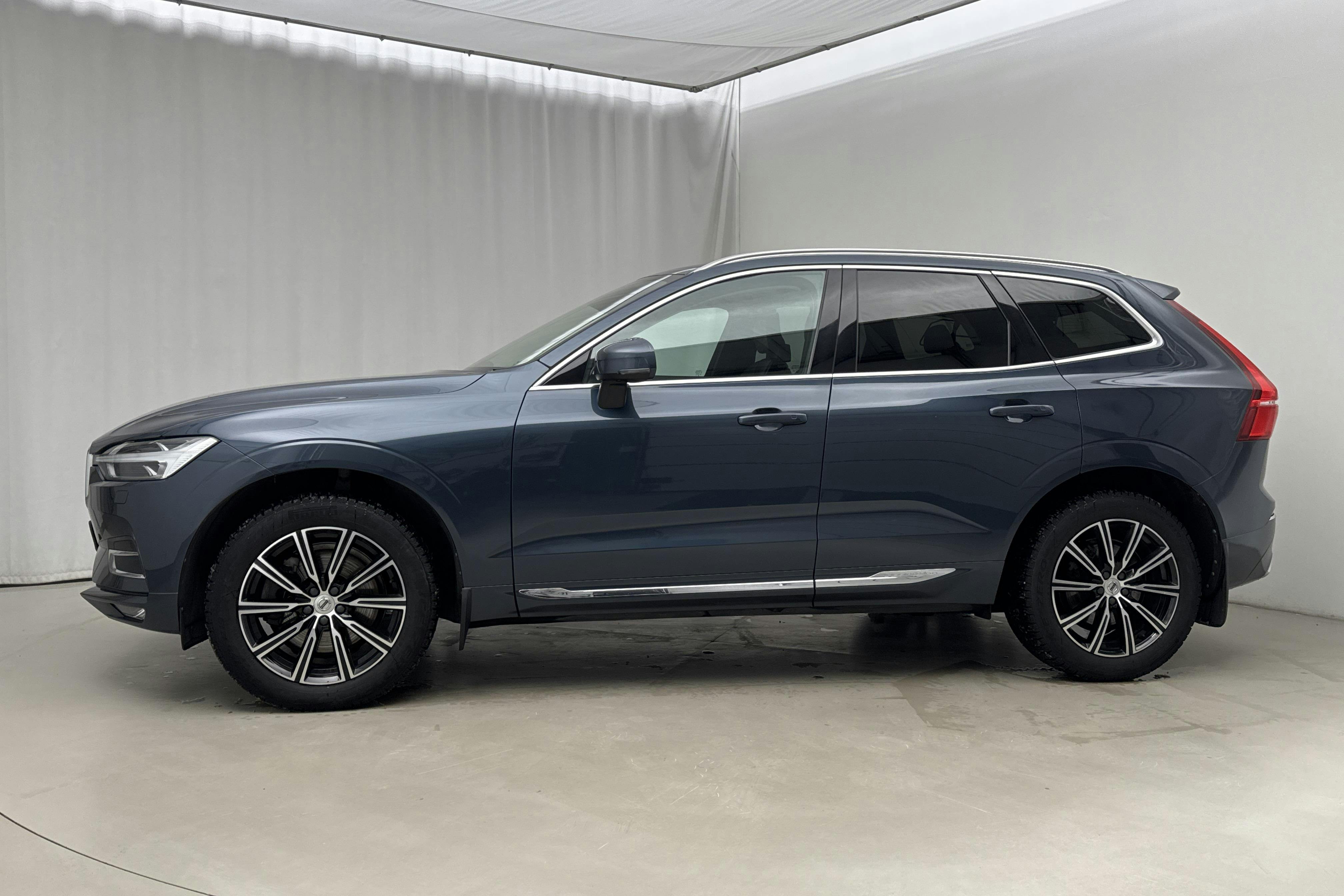 Præsentationsfoto 2 af 24: Volvo XC60 D5 AWD (235hk) - 154 470 kilometer - Salgsautomat - Dark Blue - 2018