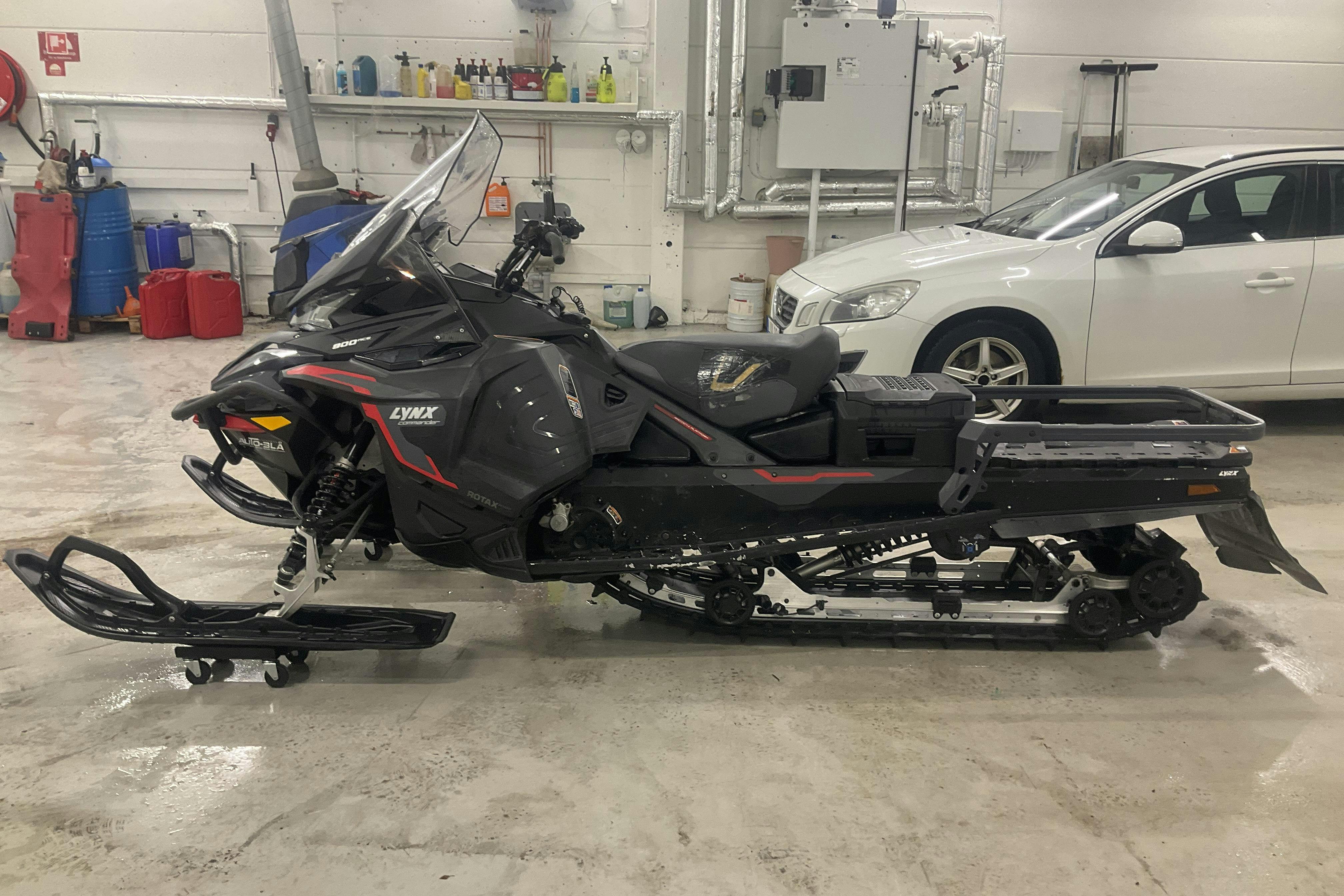 Presentationsfoto 2 av 12: LYNX COMMANDER STD 900 ACE Snöskoter - 1 163 mil - Automat - 2022