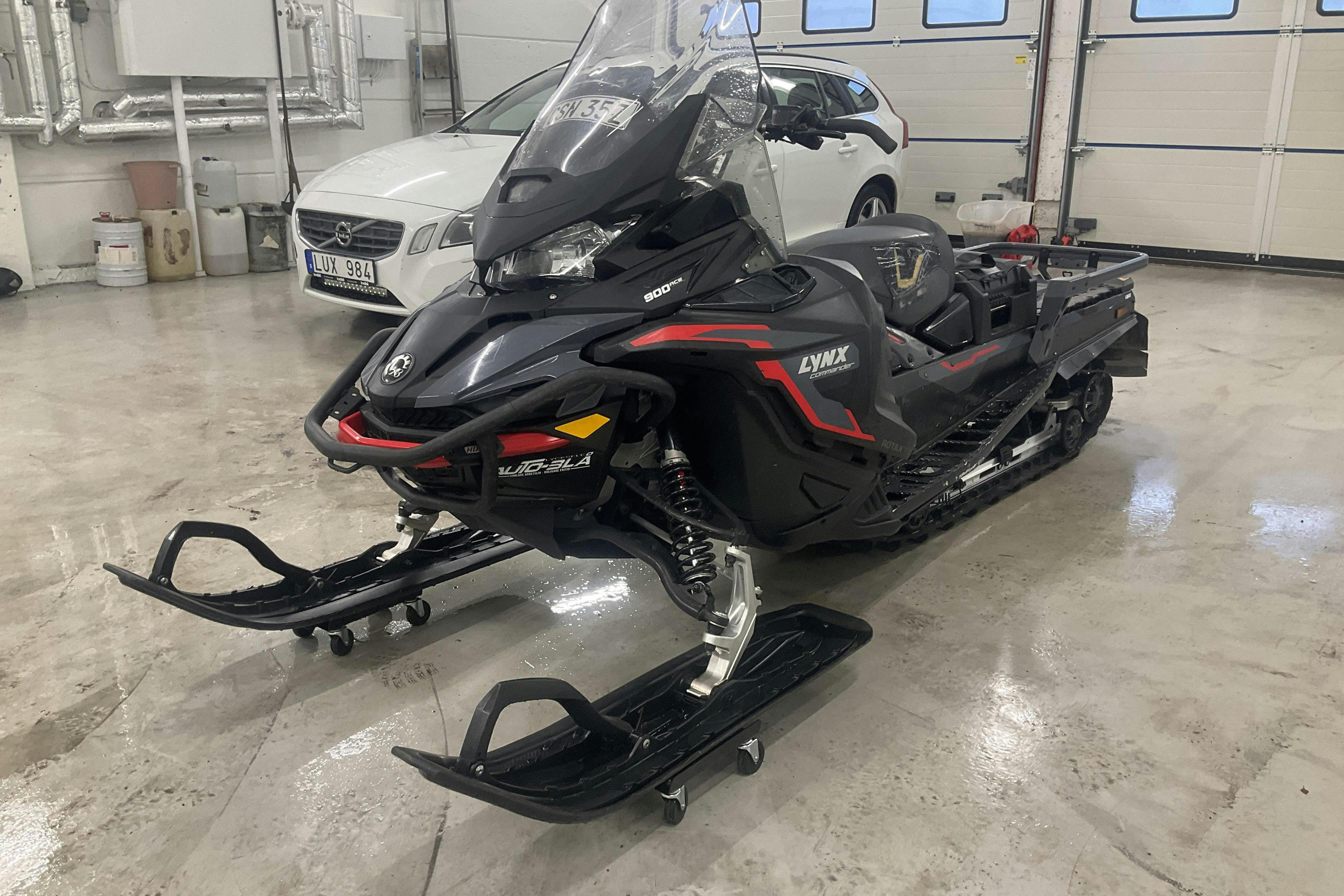 Presentationsfoto 1 av 12: LYNX COMMANDER STD 900 ACE Snöskoter - 1 163 mil - Automat - 2022