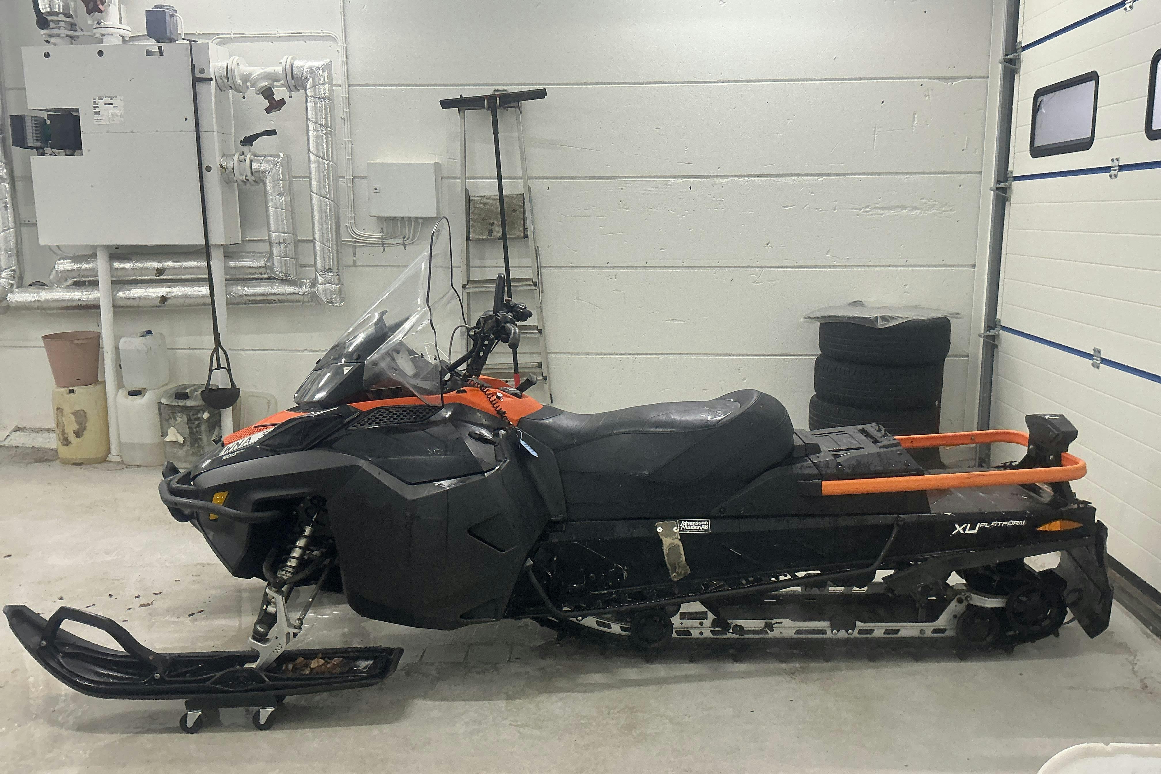 Presentationsfoto 2 av 11: LYNX COMMANDER 900 ACE Snöskoter - 1 235 mil - Automat - 2019