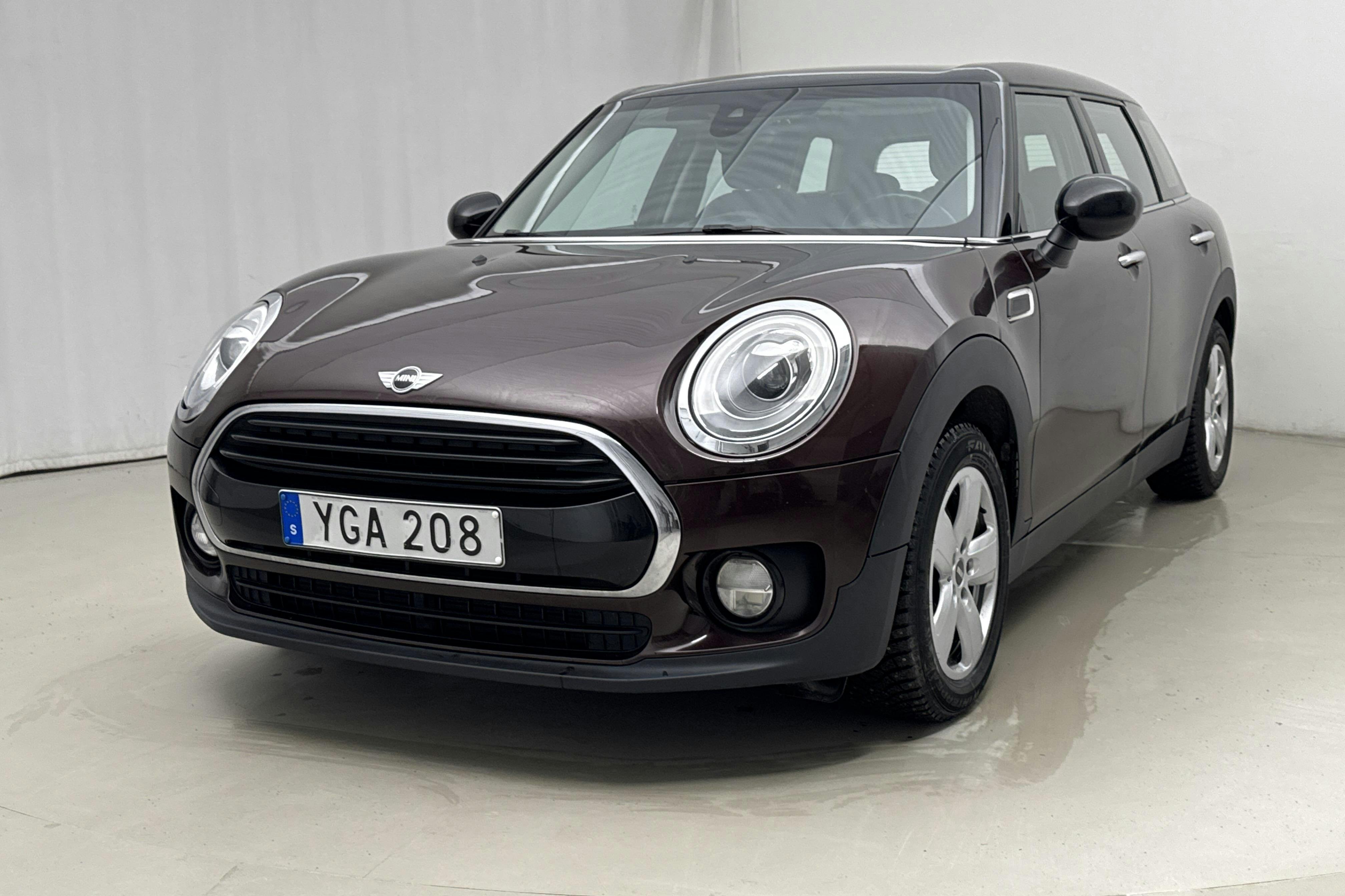 Presentation photo 1 of 14: MINI Cooper D 2.0 Clubman, F54 (150hk) - 157 570 km - Manual - red - 2017
