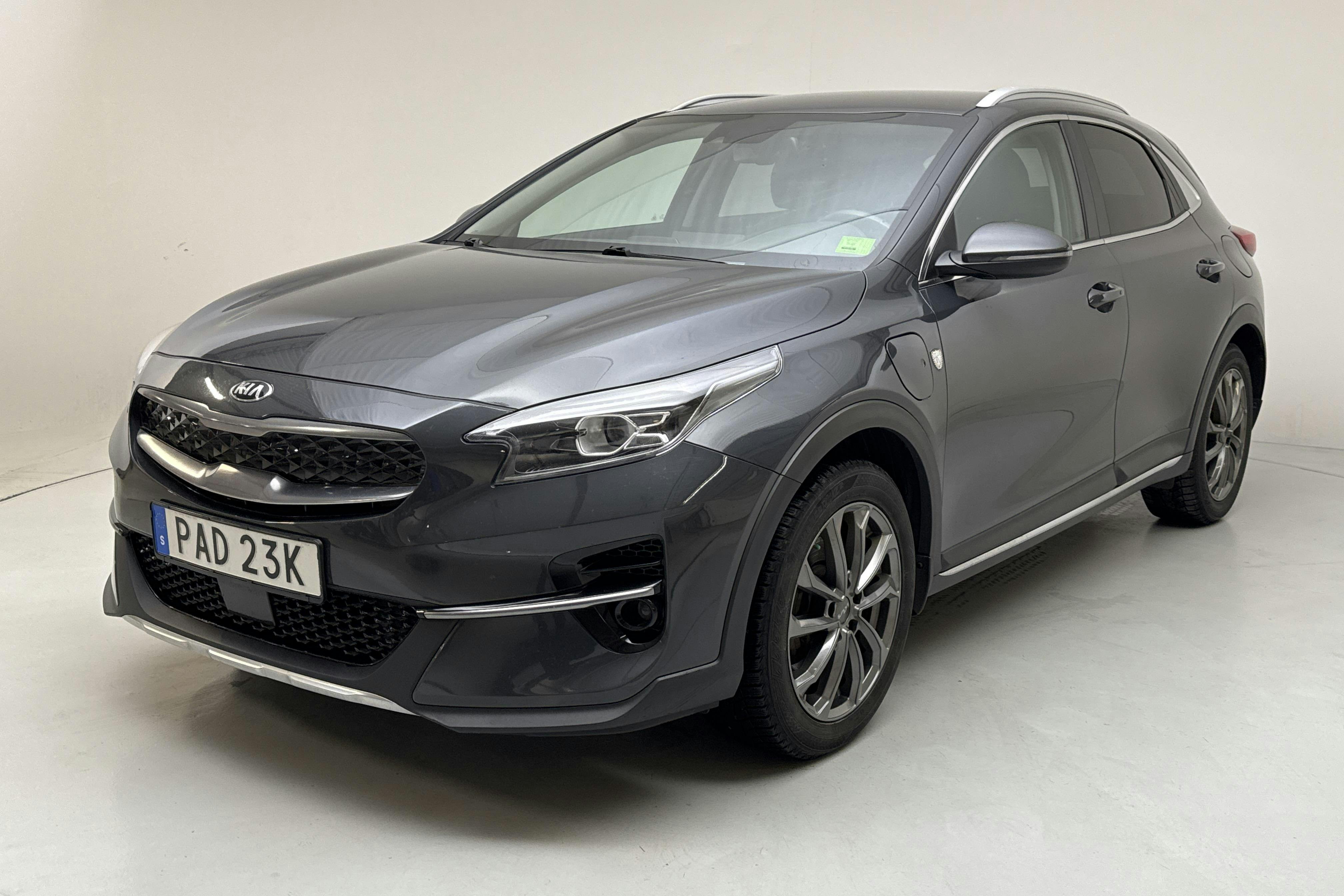 Presentationsfoto 1 av 15: KIA XCeed 1.6 Plug-in Hybrid 5dr (141hk) - 10 136 mil - Automat - grå - 2021