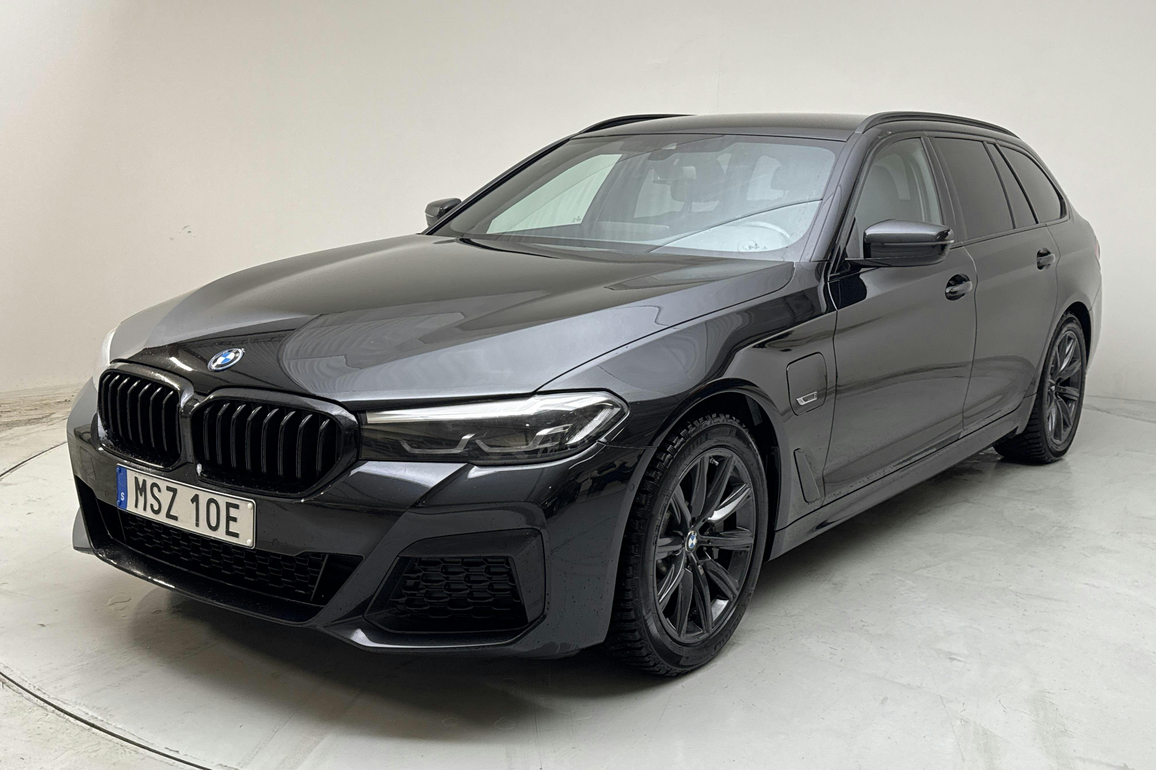 Esitlusfoto 1 aadressil 16: BMW 530e xDrive Touring, G31 12kWh LCI (292hk) - 102 520 km - Automaatne - must - 2023