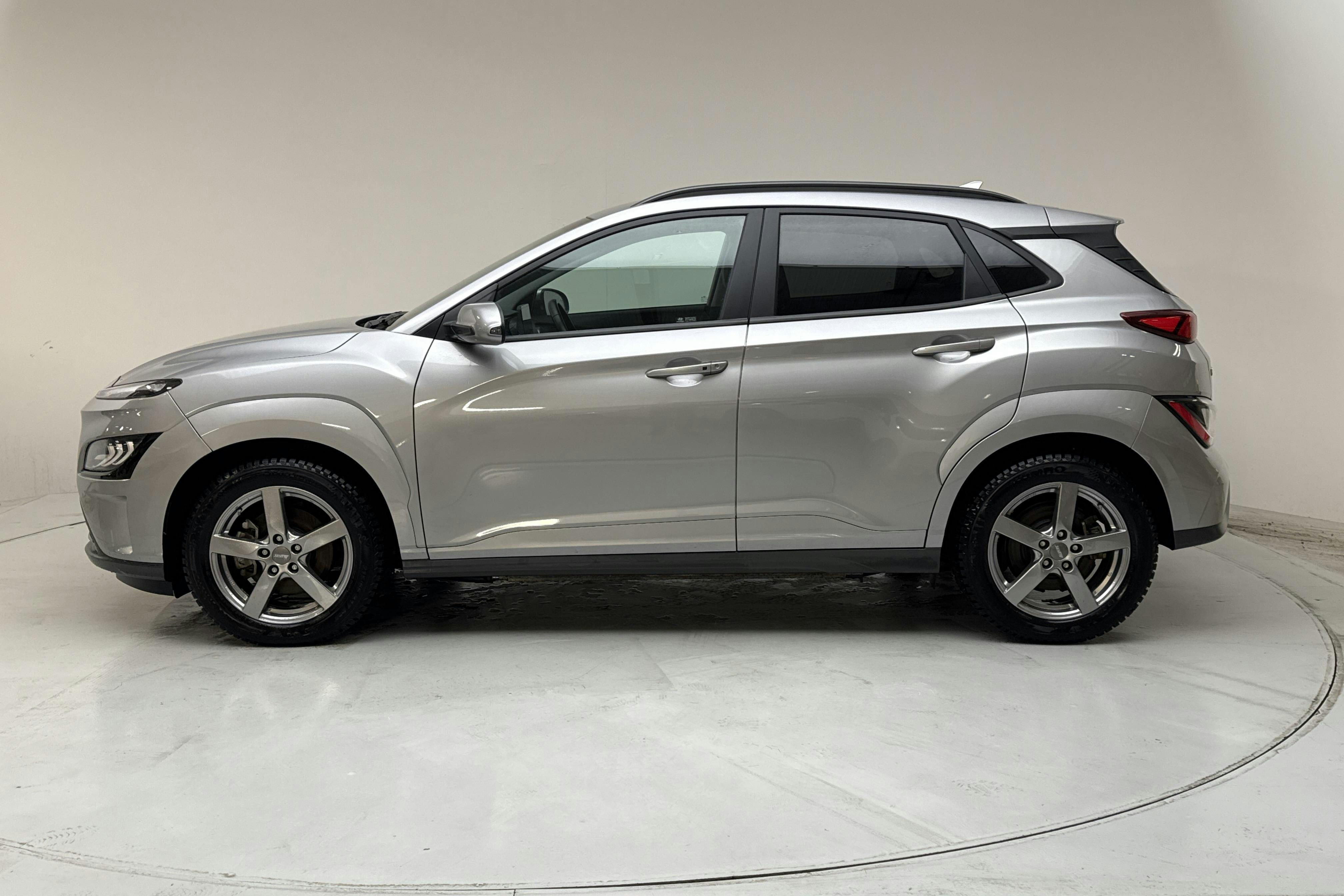 Presentation photo 2 of 17: Hyundai Kona Electric Standard Range 39kWh (136hk) - 27 460 km - Automatic - gray - 2022