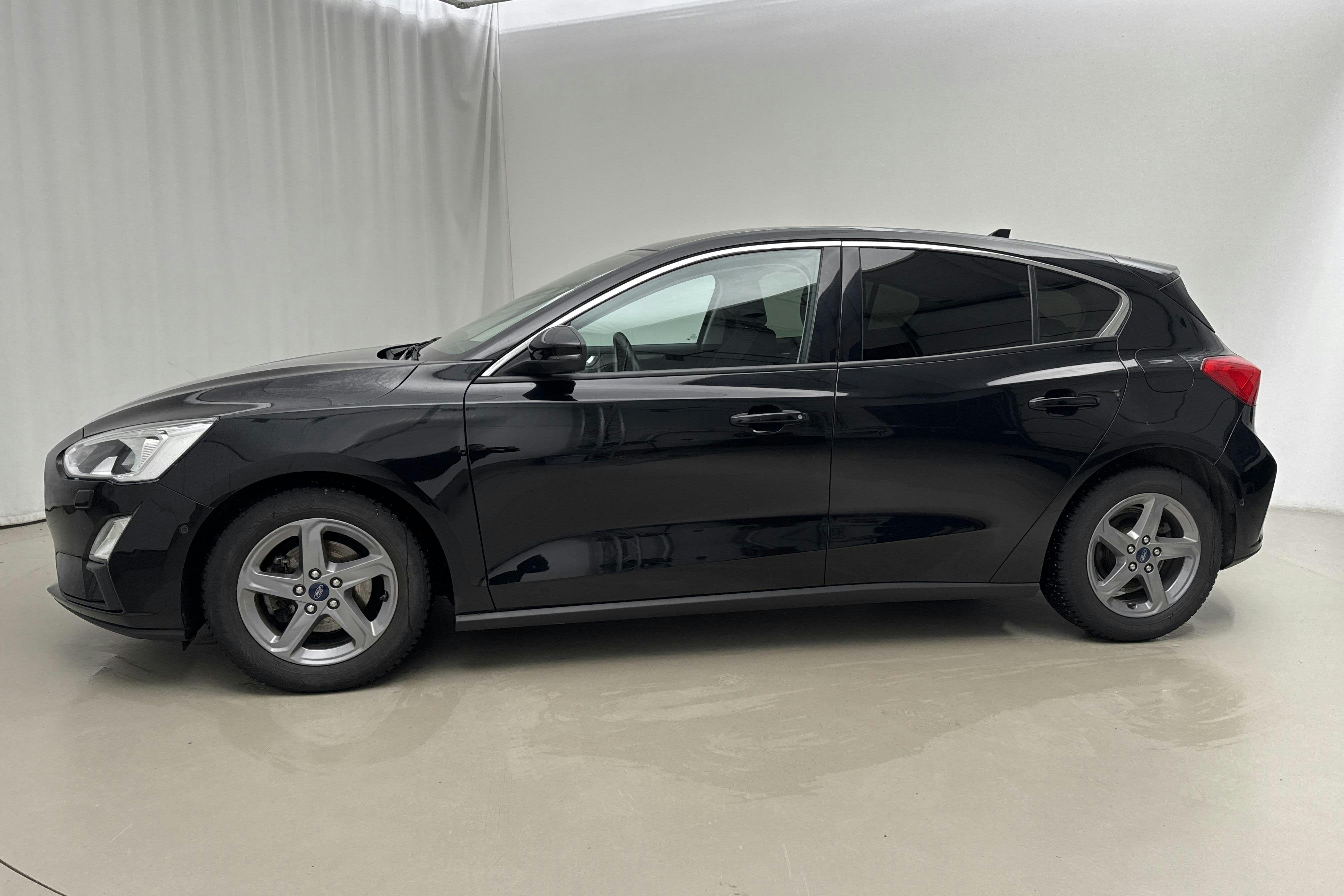 Presentationsfoto 2 av 16: Ford Focus 1.0T EcoBoost 5dr (125hk) - 4 893 mil - Manuell - svart - 2018