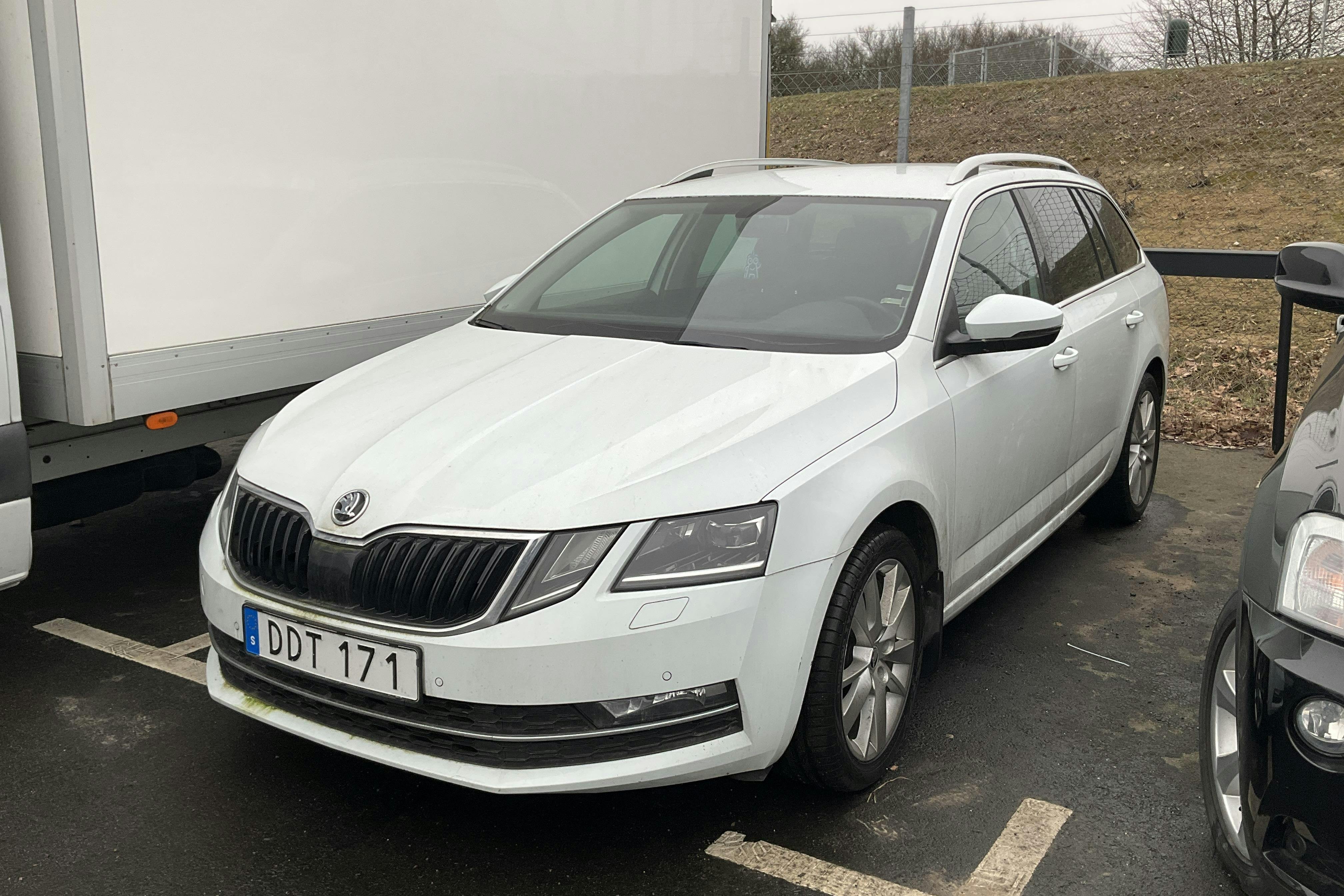 Zdjęcie prezentacyjne 1 z 16: Skoda Octavia III 2.0 TDI CR Combi (150hk) - 113 340 km - Automatyczna - biały - 2018