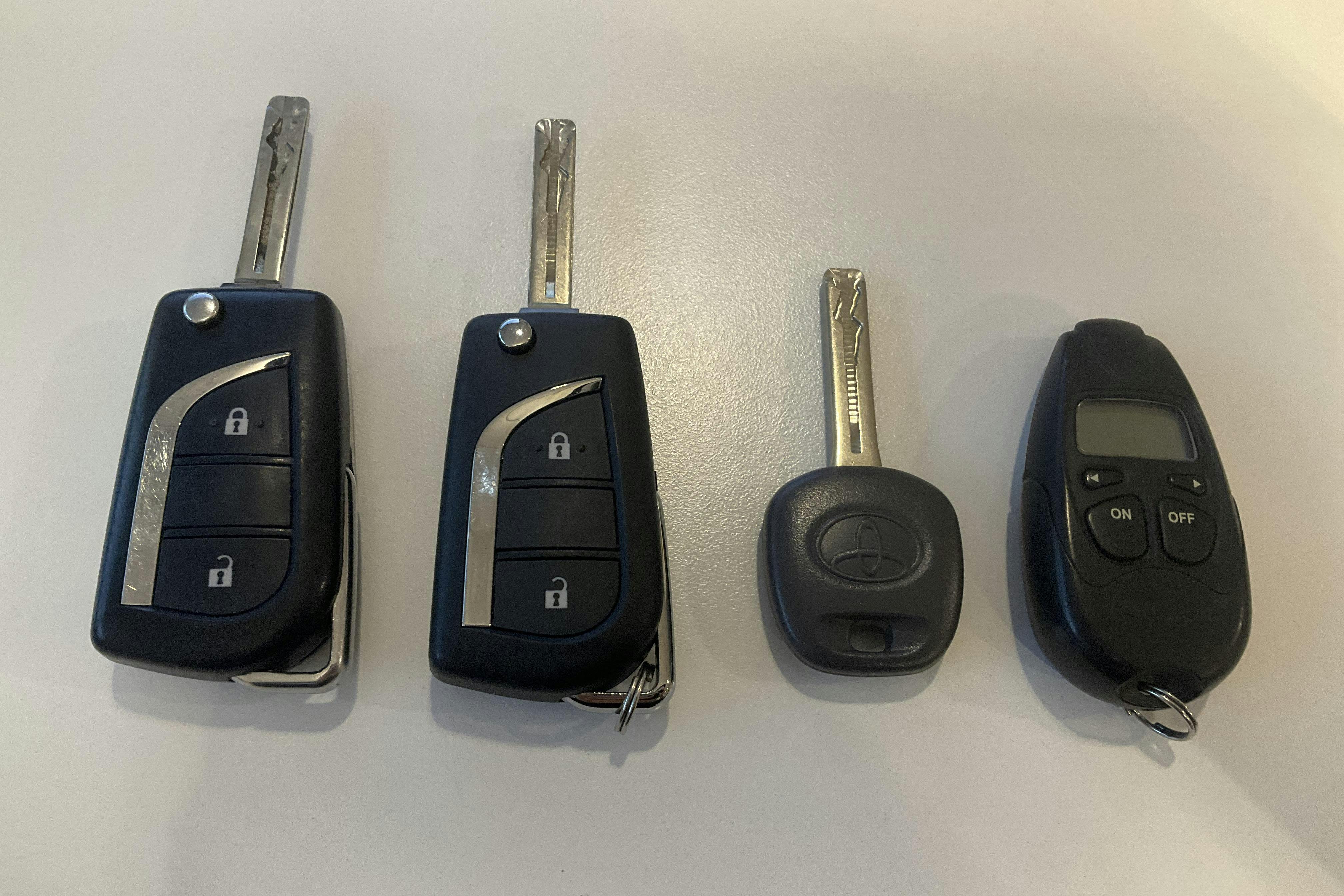 Esitlusfoto 15 aadressil 15: Toyota Hilux 2.4 D 4WD (150hk) - 111 920 km - Käsitsi - hõbe - 2018