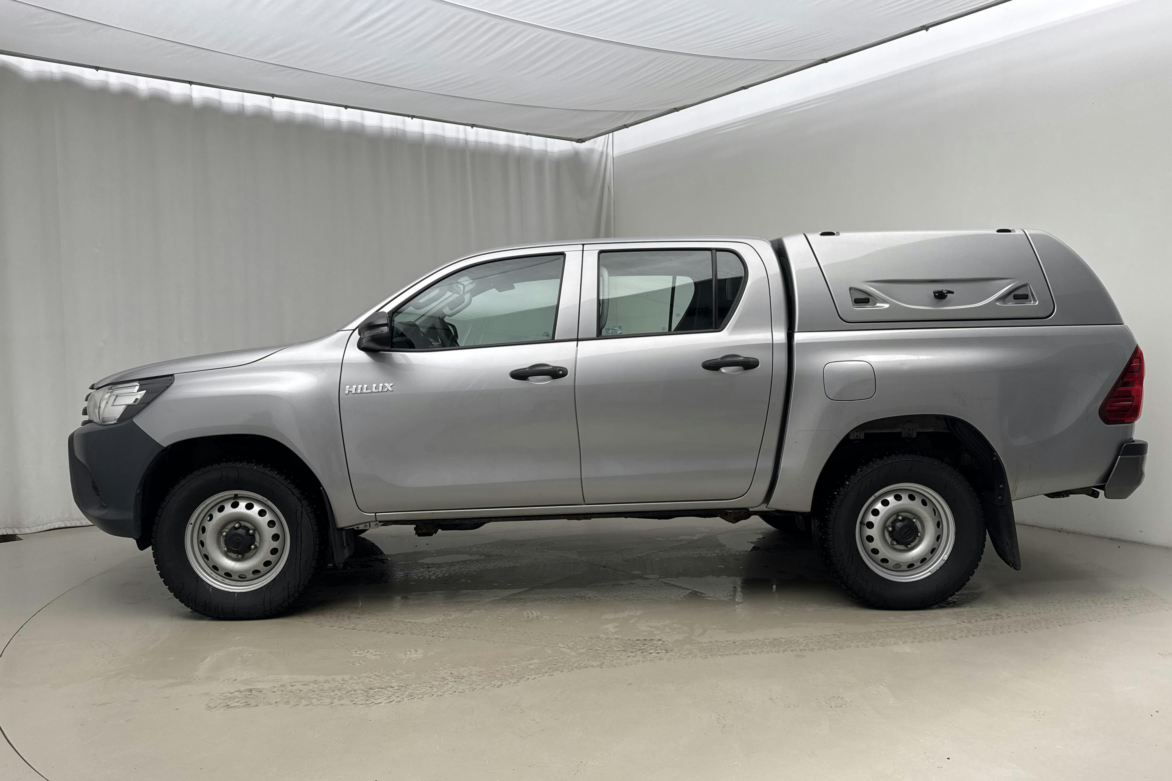 Esitlusfoto 2 aadressil 15: Toyota Hilux 2.4 D 4WD (150hk) - 111 920 km - Käsitsi - hõbe - 2018