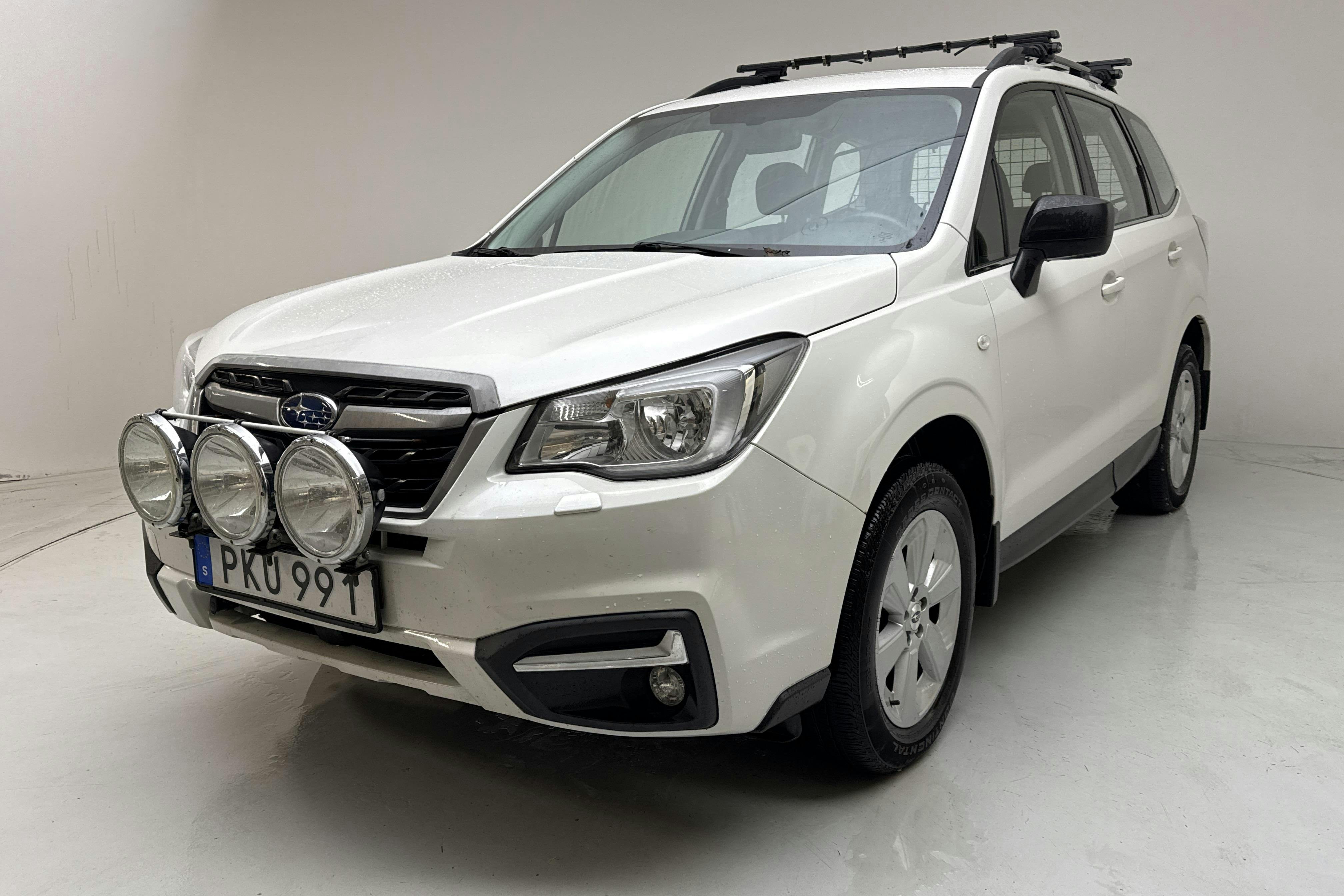 Presentationsfoto 1 av 13: Subaru Forester 2.0D (147hk) - 18 922 mil - Manuell - vit - 2017