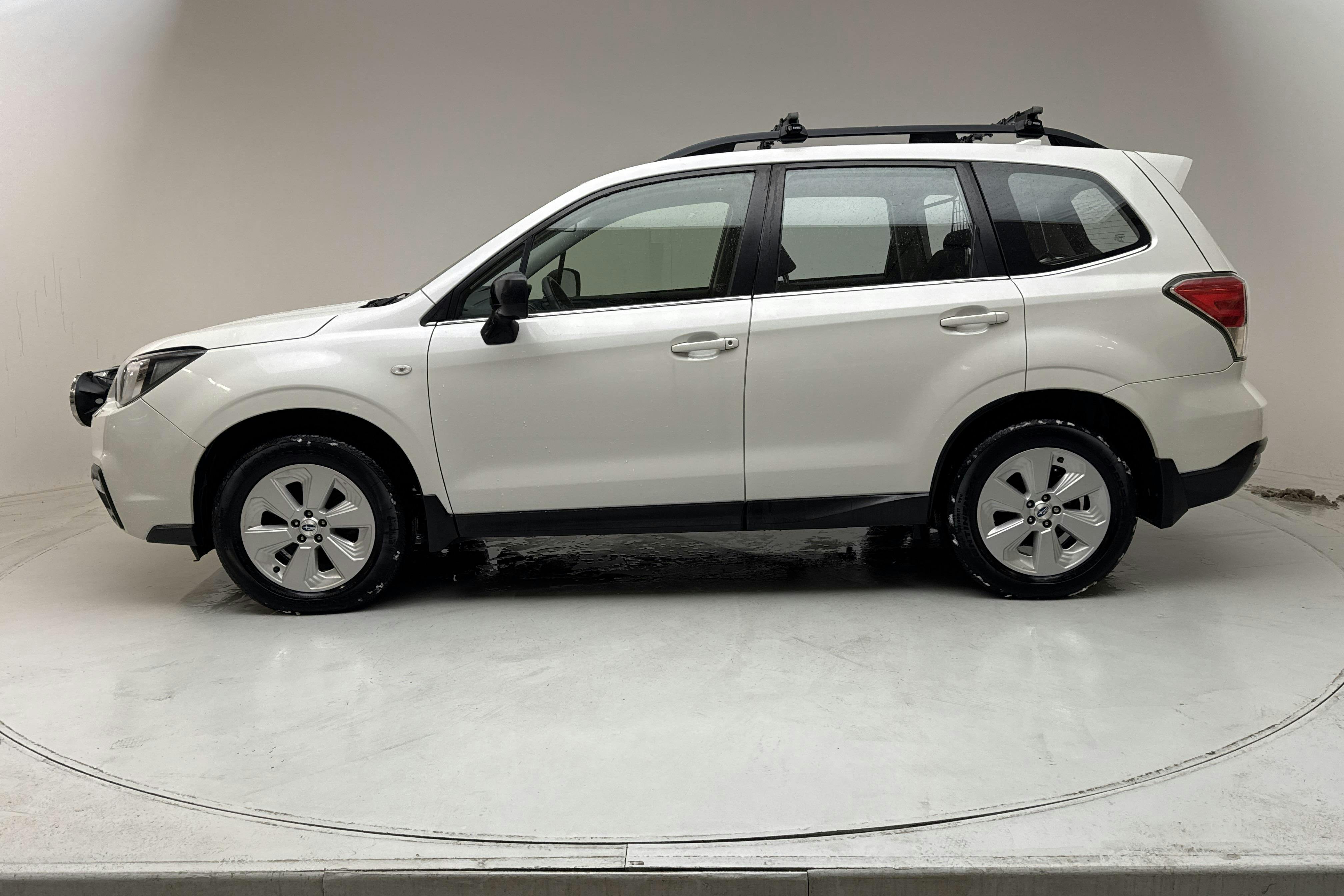 Presentationsfoto 2 av 13: Subaru Forester 2.0D (147hk) - 18 922 mil - Manuell - vit - 2017