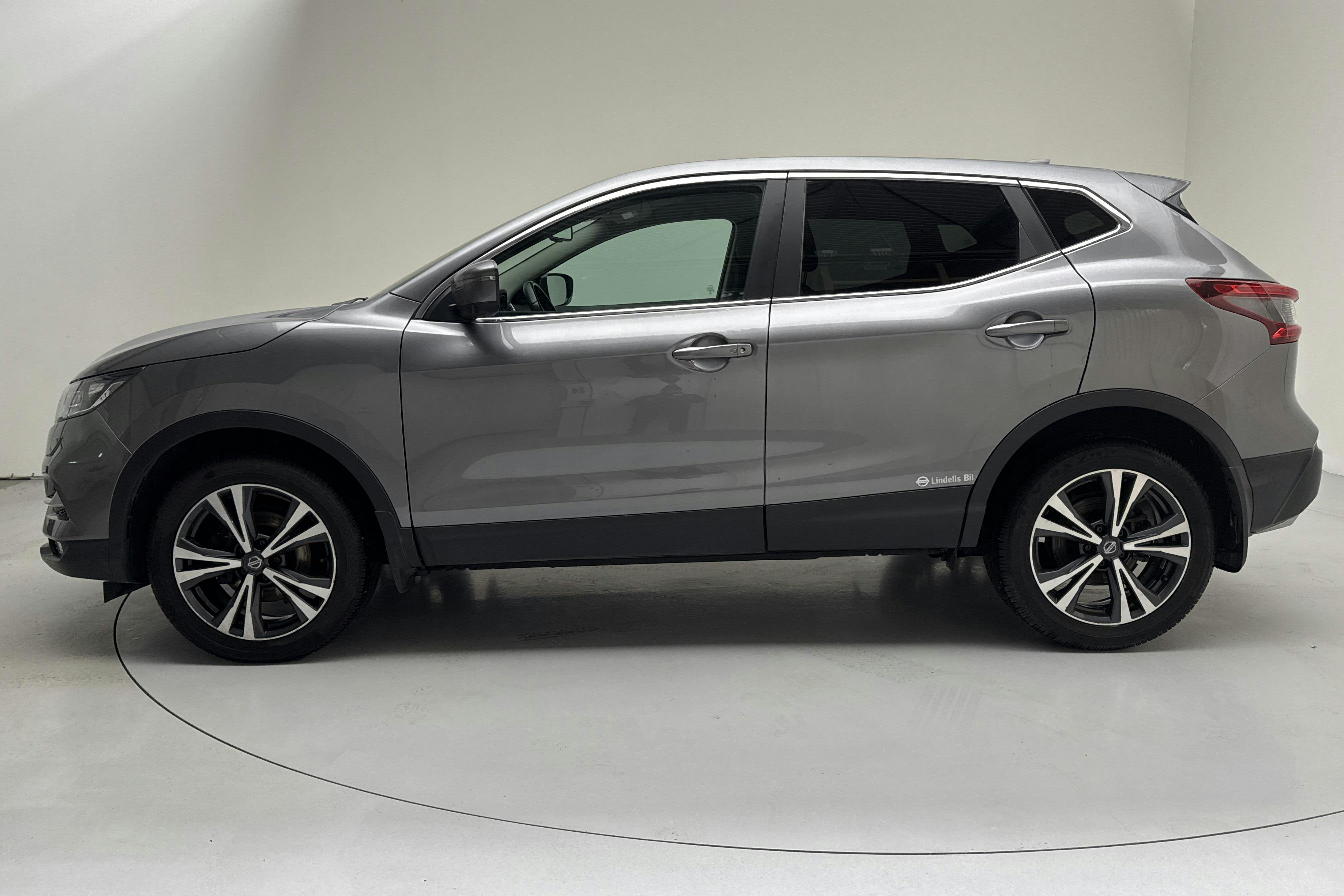 Zdjęcie prezentacyjne 2 z 13: Nissan Qashqai 1.2 DIG-T (115hk) - 124 840 km - Automatyczna - szary - 2018