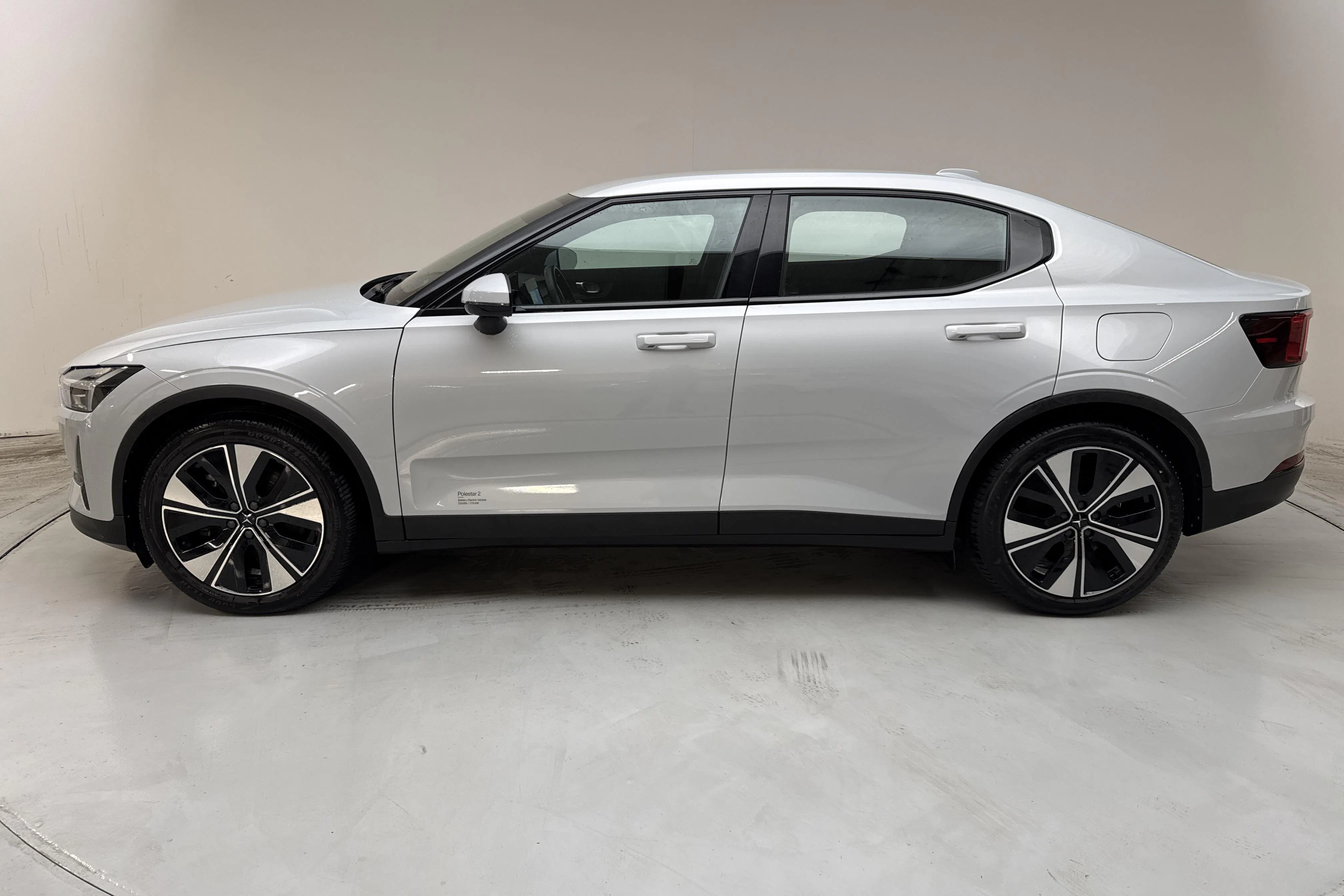 Presentationsfoto 2 av 17: Polestar 2 Long range Single motor (231hk) - 5 747 mil - Automat - silver - 2023