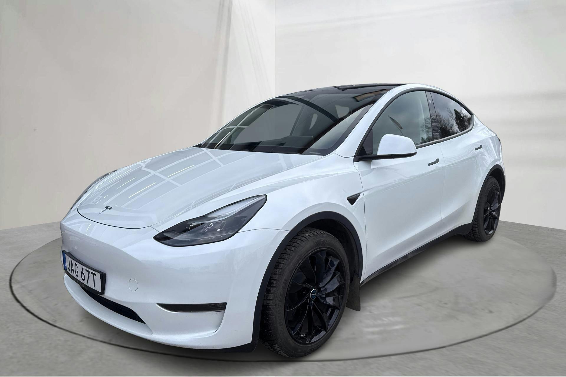 Presentationsfoto 1 av 21: Tesla Model Y Long Range Dual Motor AWD - 2 307 mil - Automat - vit - 2023