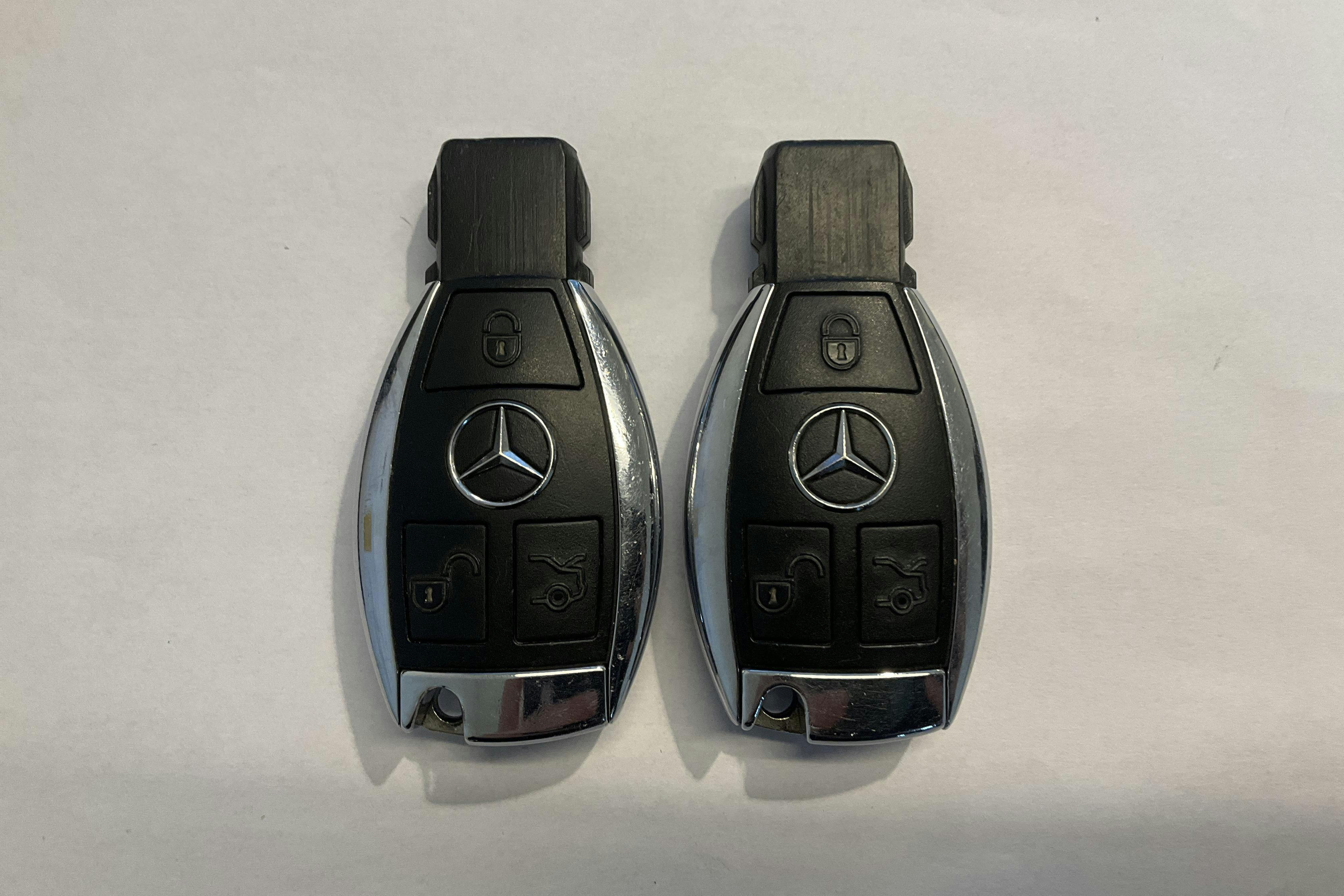 Zdjęcie prezentacyjne 12 z 12: Mercedes E 220 CDI W212 (170hk) - 98 310 km - Automatyczna - srebro - 2011