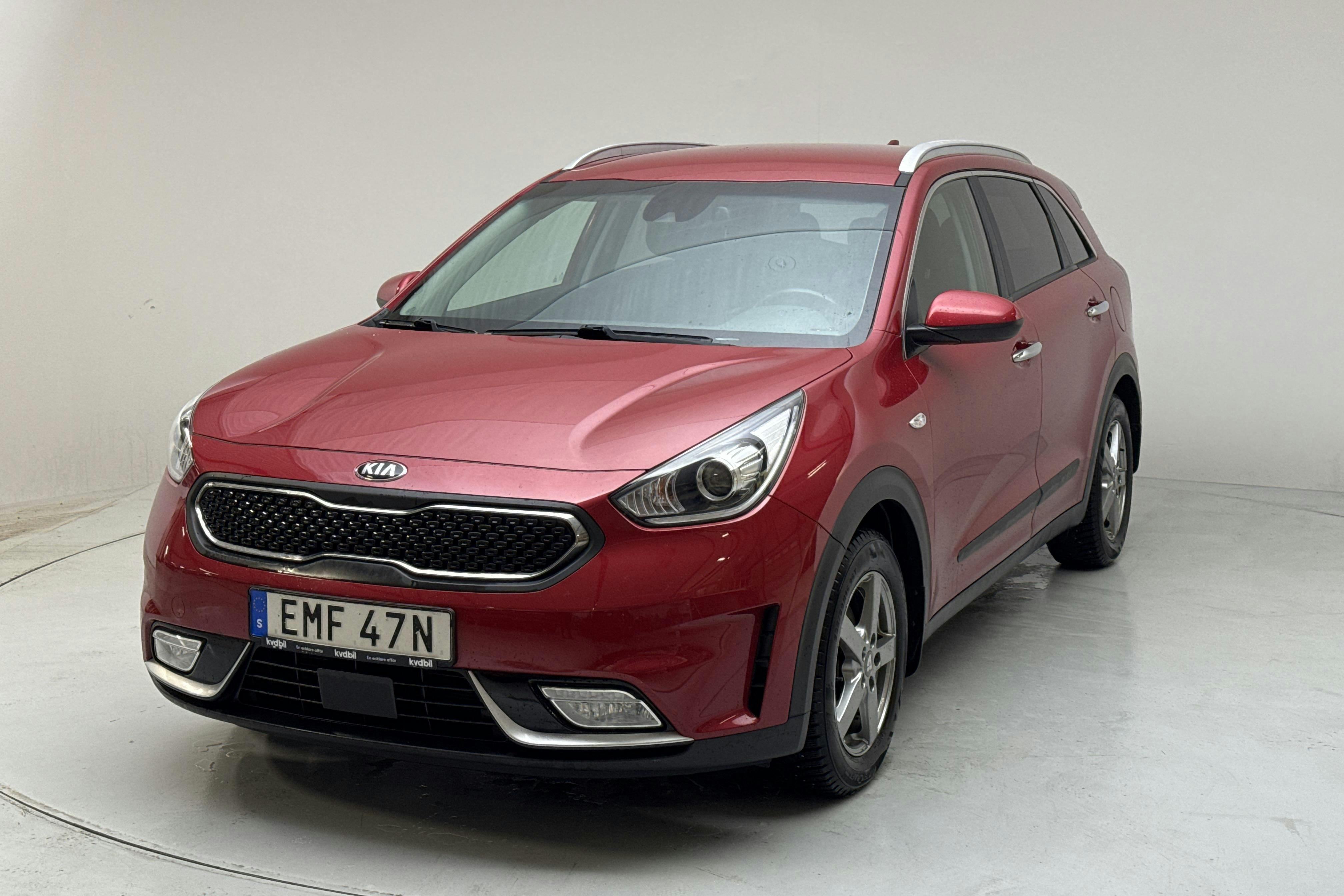 Presentationsfoto 1 av 15: KIA Niro Hybrid 1.6 (141hk) - 7 966 mil - Automat - röd - 2019