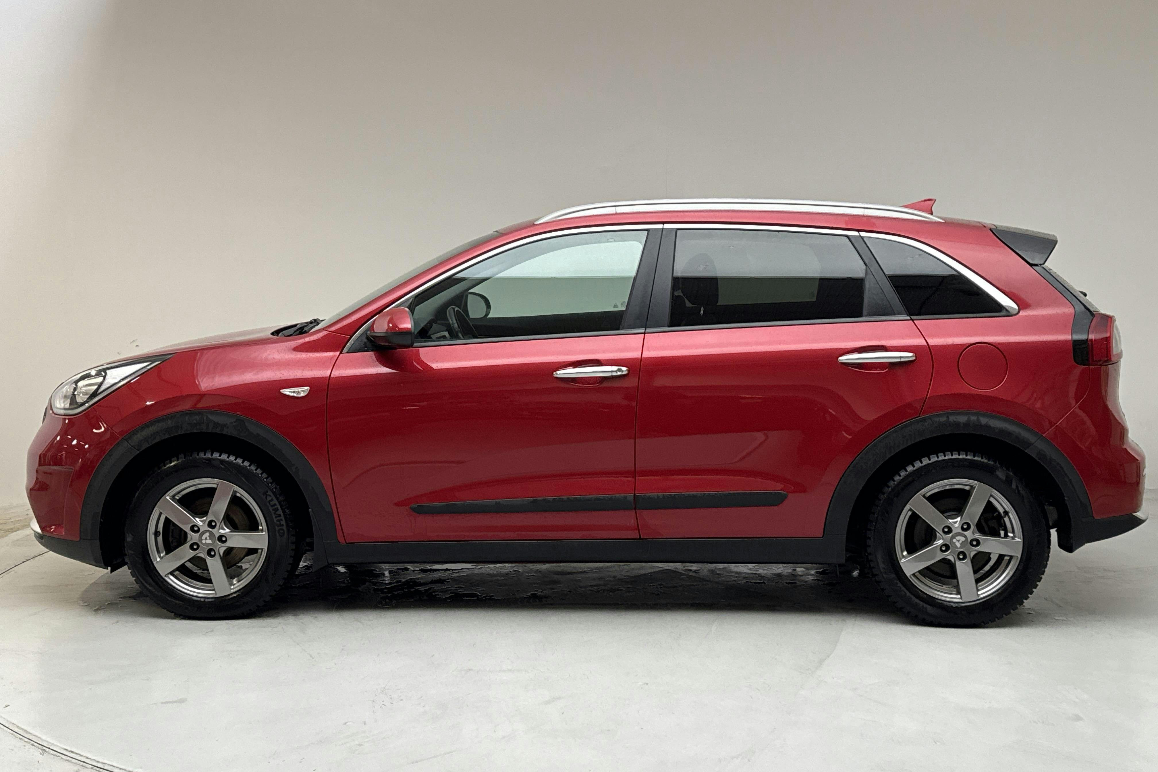 Presentationsfoto 2 av 15: KIA Niro Hybrid 1.6 (141hk) - 7 966 mil - Automat - röd - 2019