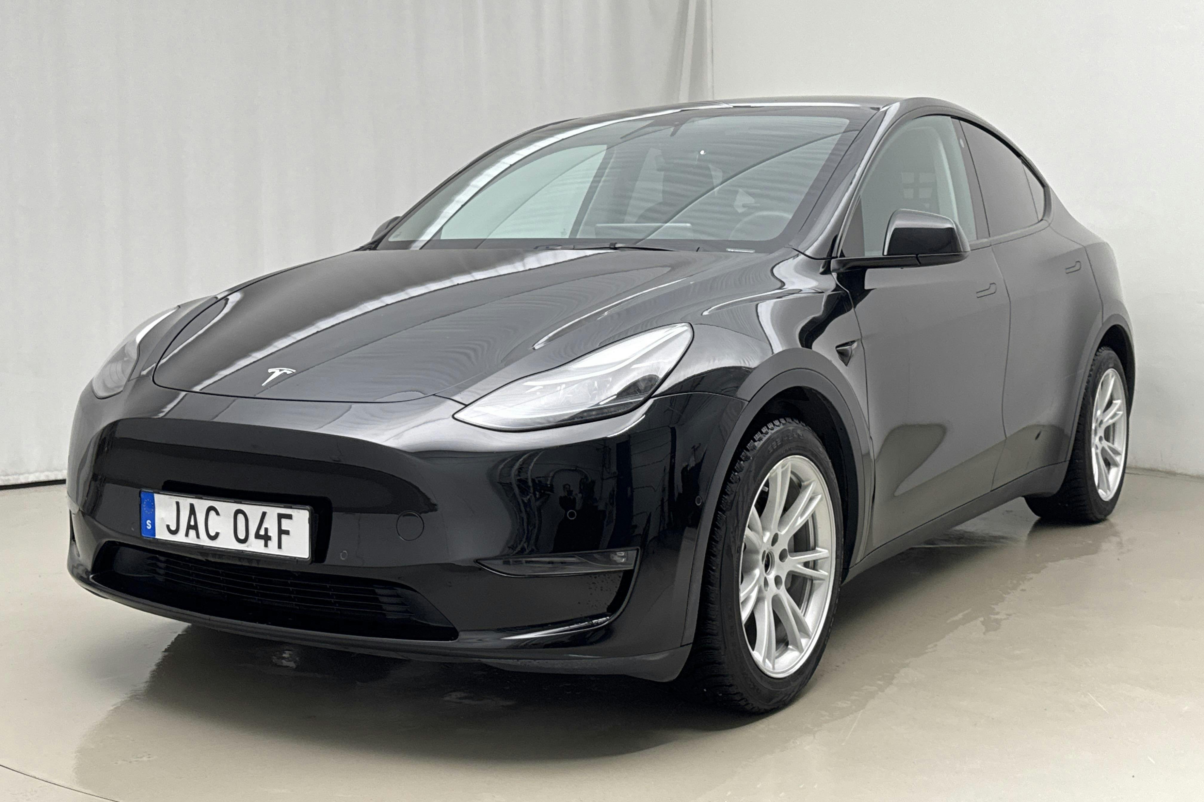 Presentationsfoto 1 av 26: Tesla Model Y Long Range Dual Motor AWD - 7 708 mil - Automat - svart - 2022