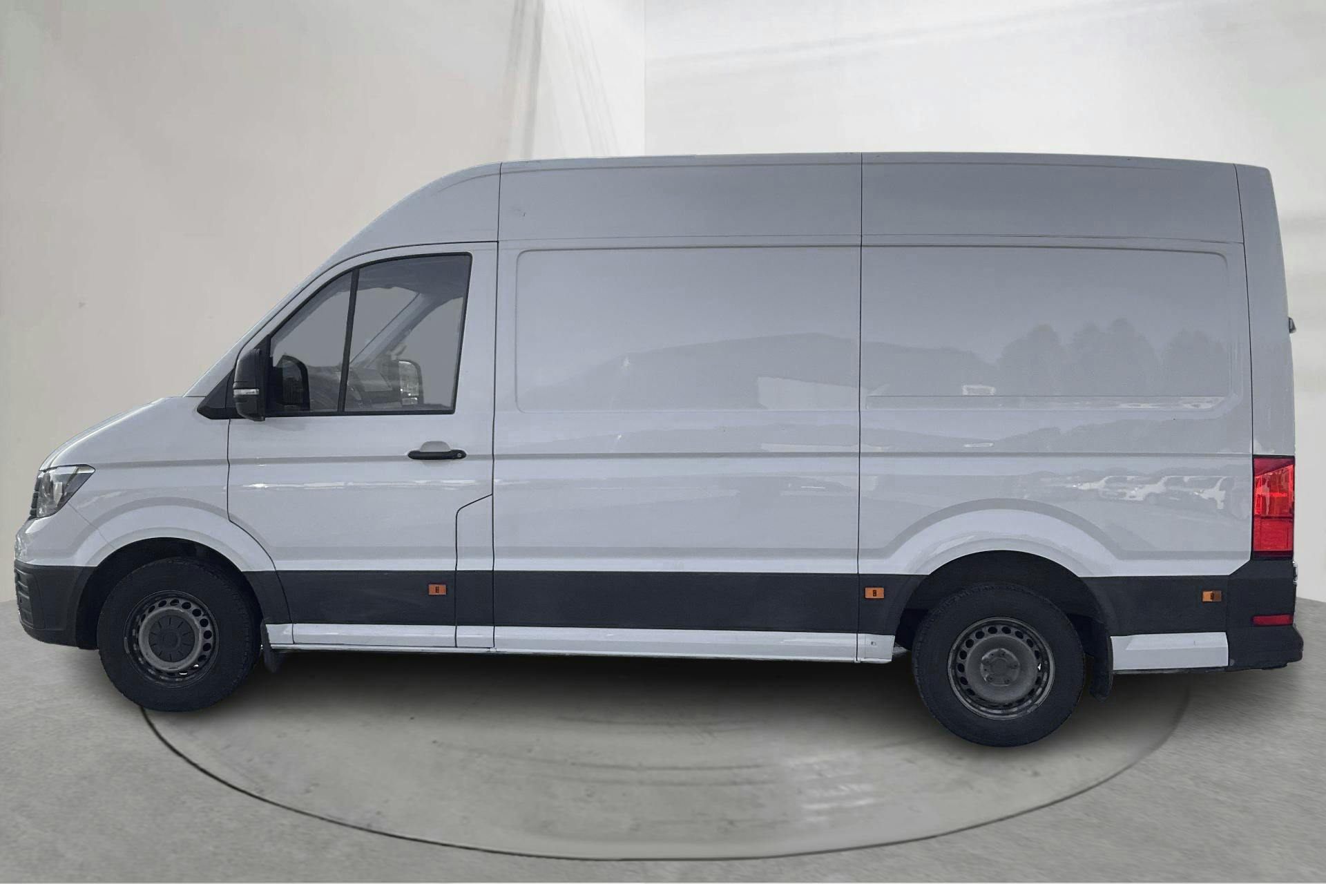 Presentationsfoto 2 av 13: VW Crafter 35 2.0 TDI Skåp (177hk) - 12 845 mil - Automat - vit - 2019