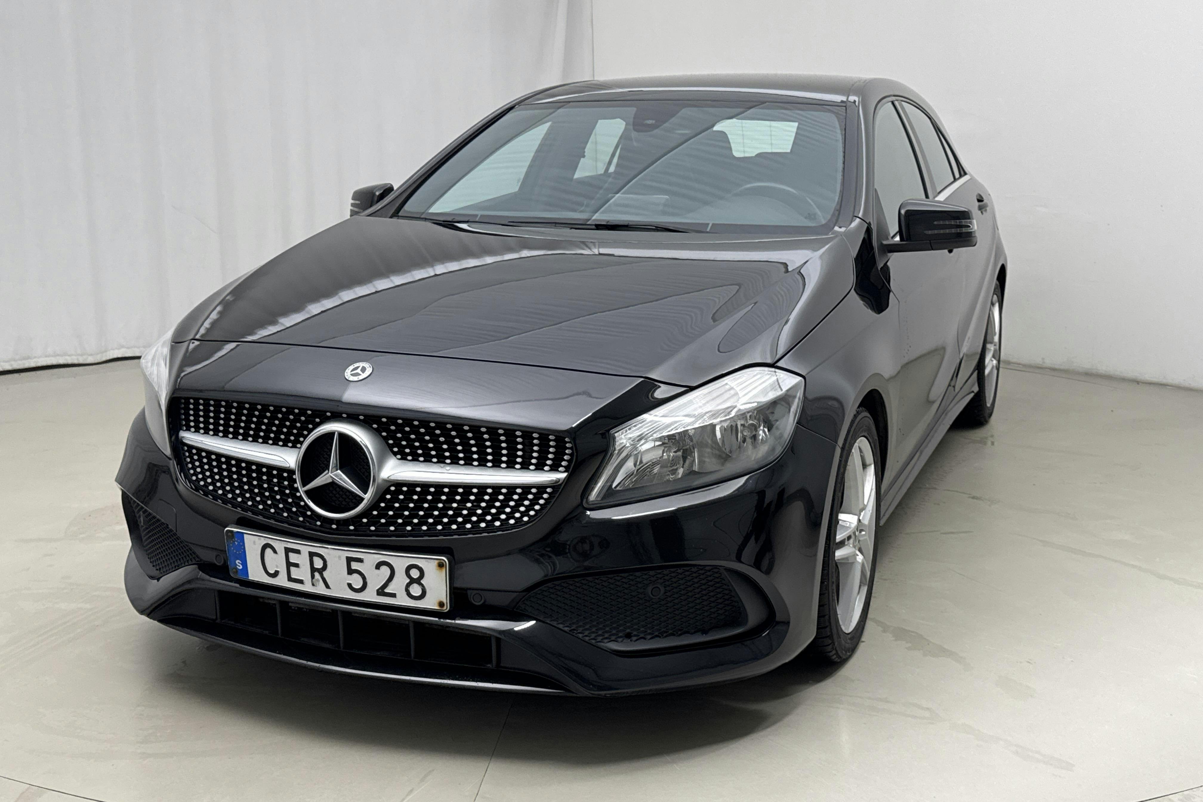 Esitlusfoto 1 aadressil 15: Mercedes A 180 5dr W176 (122hk) - 114 970 km - Automaatne - must - 2018