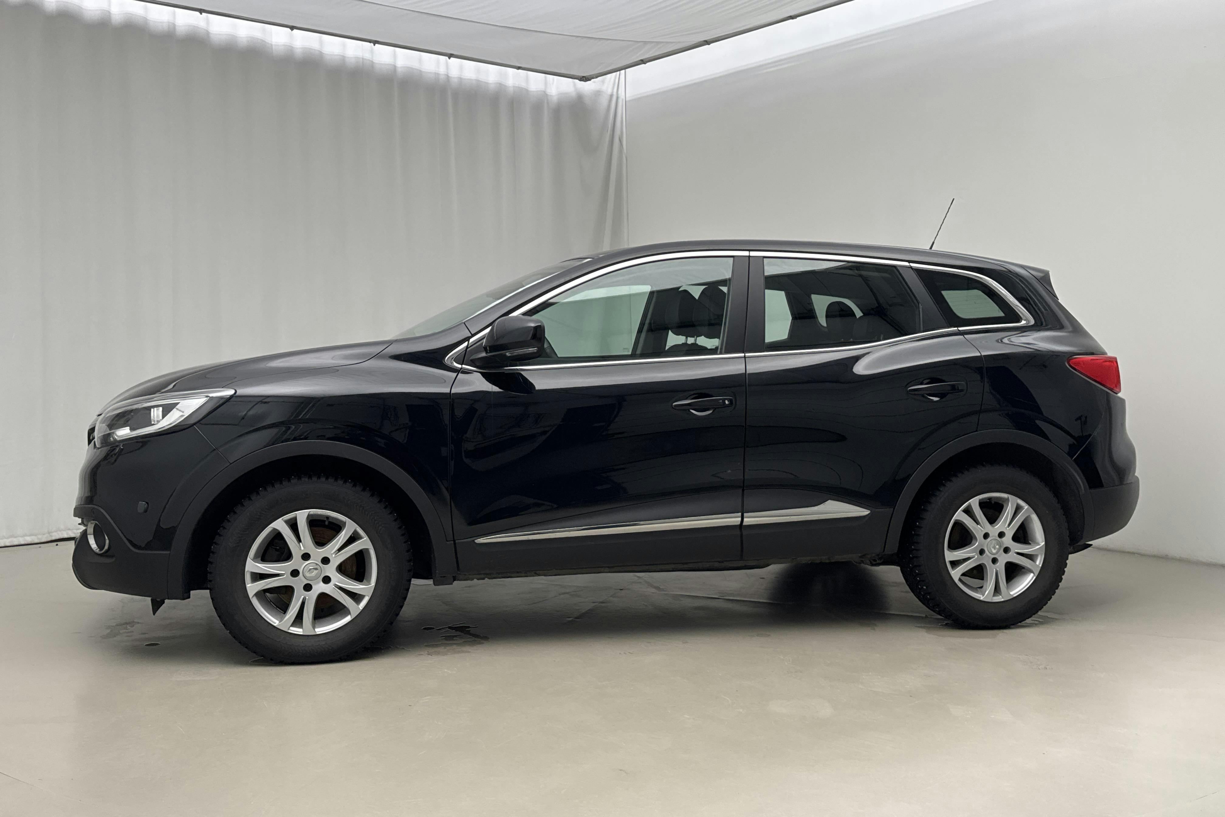 Esittelykuva 2 osoitteesta 17: Renault Kadjar 1.2 TCe (130hk) - 117 060 km - Manuaalinen - musta - 2017