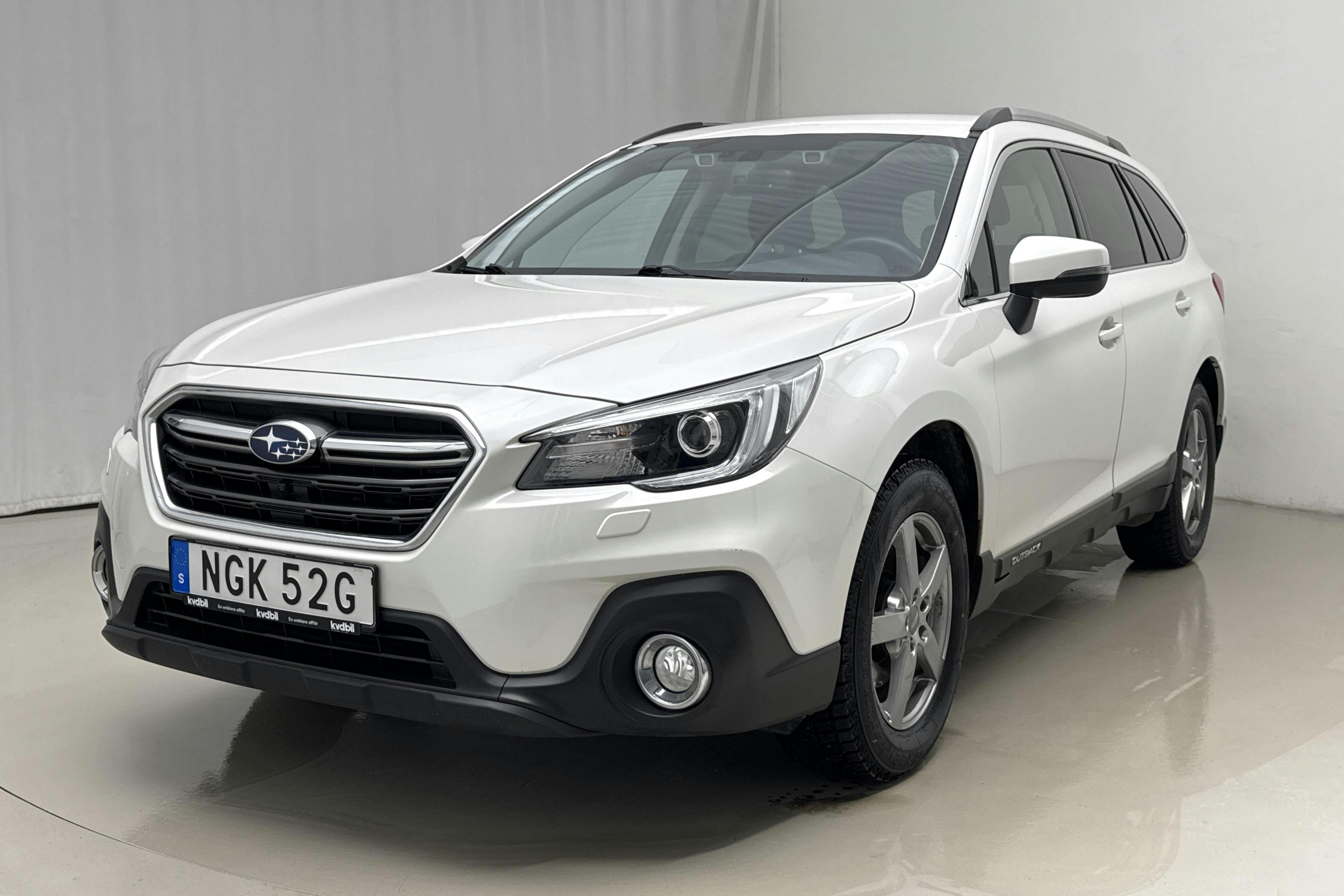 Presentationsfoto 1 av 18: Subaru Outback 2.5i 4WD (175hk) - 9 825 mil - Automat - vit - 2020
