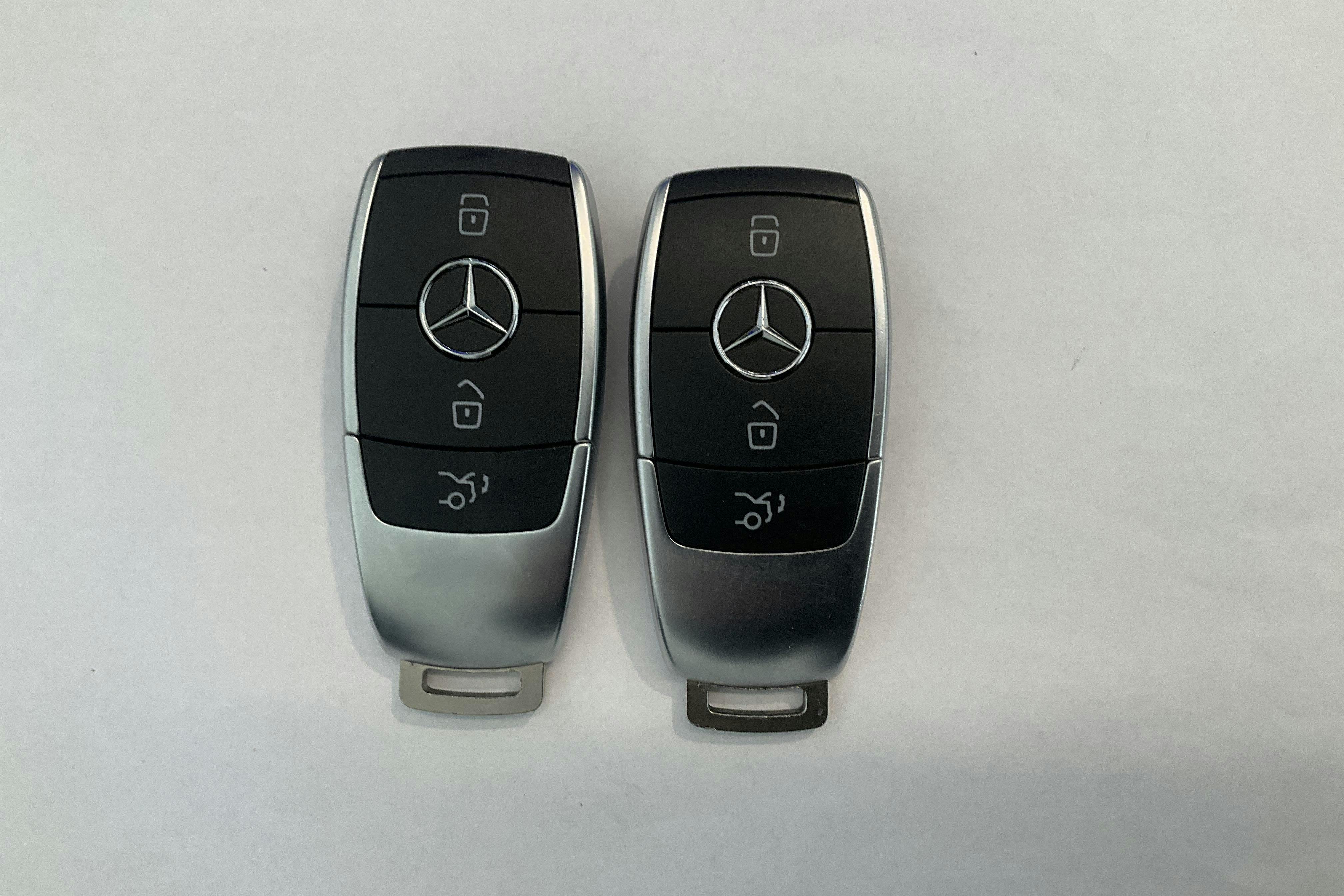 Präsentationsfoto 22 von 22: Mercedes EQC 400 4MATIC 80kWh N293 (408hk) - 142 130 Kilometer - Verkaufsautomat - Schwarz - 2021