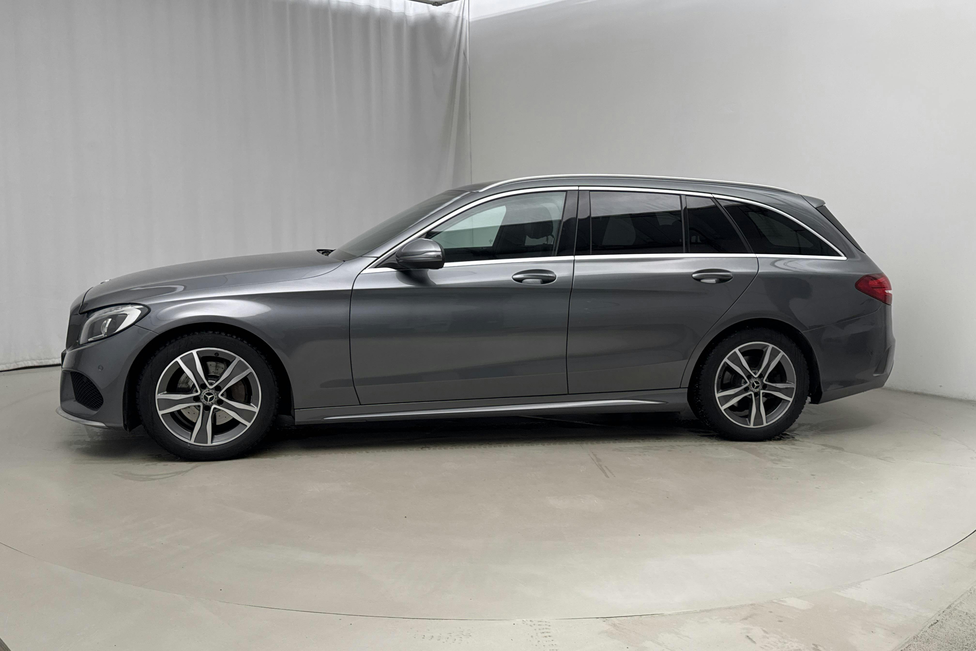 Esittelykuva 2 osoitteesta 13: Mercedes C 180 Kombi S205 (156hk) - 120 030 km - Automaattinen - harmaa - 2018