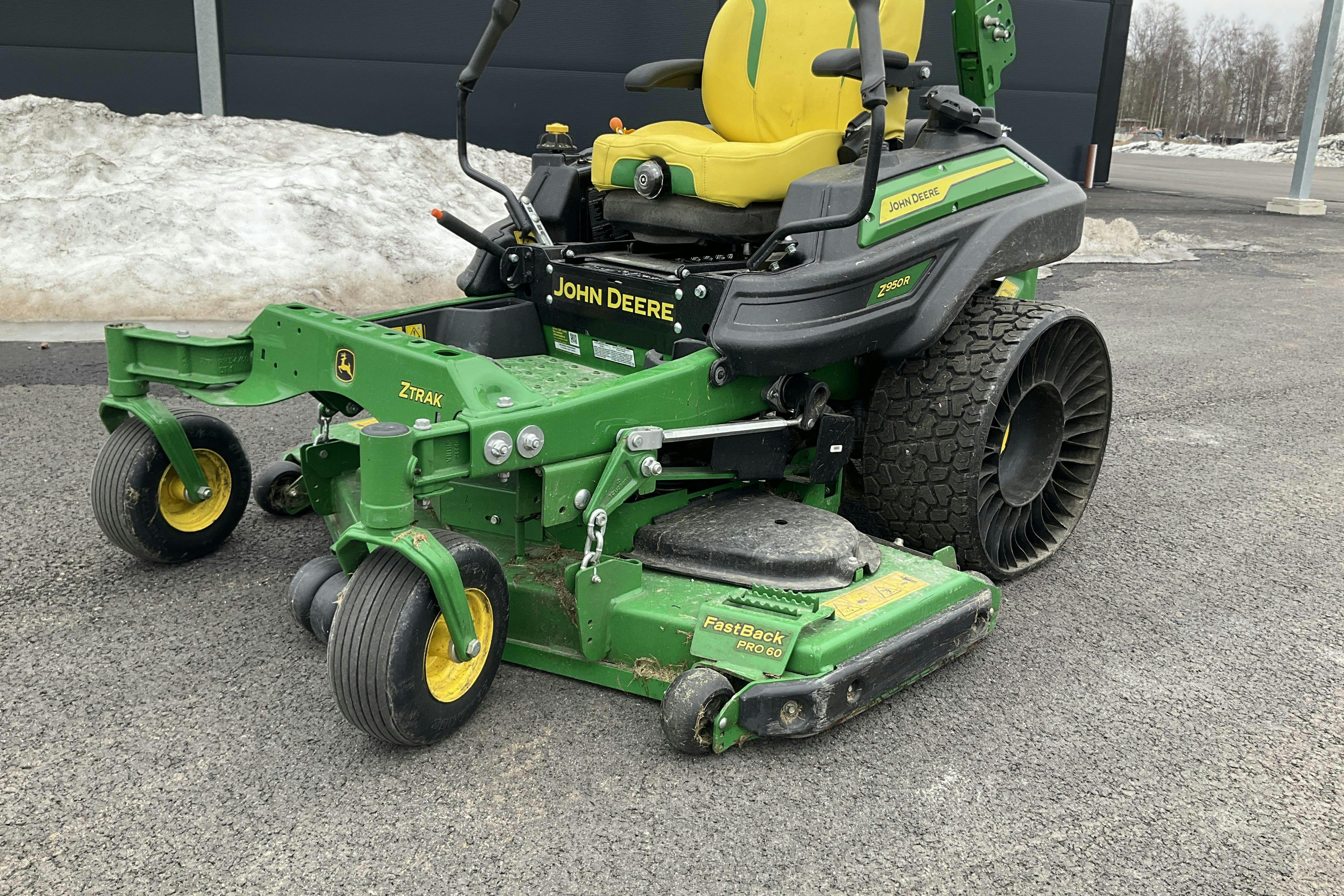 Presentation photo 2 of 16: John Deere Z950R Åkgräsklippare - 0 km - 2024