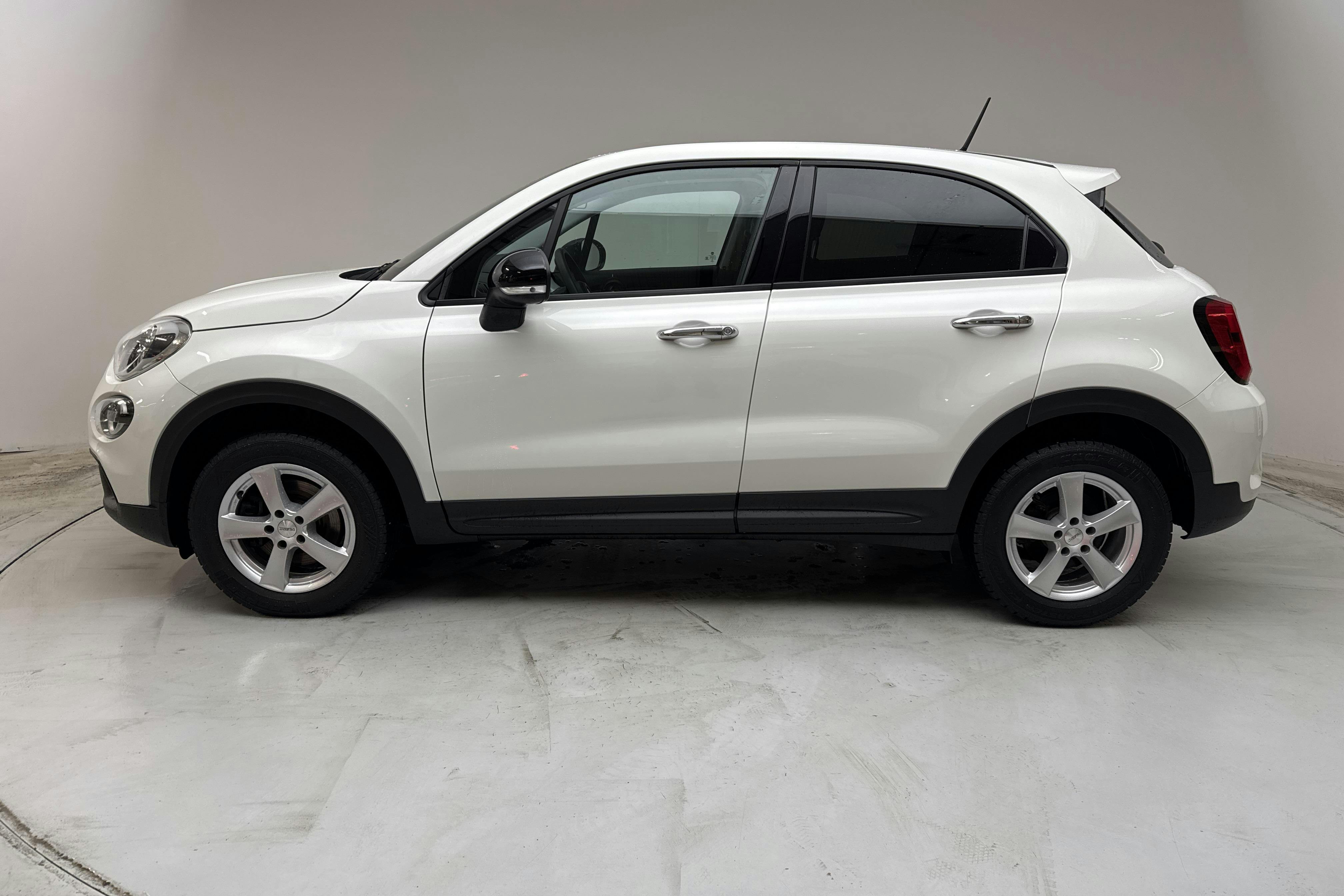 Præsentationsfoto 2 af 13: Fiat 500X 1.6 E-torq (110hk) - 80 230 kilometer - Manuel - Hvid - 2019