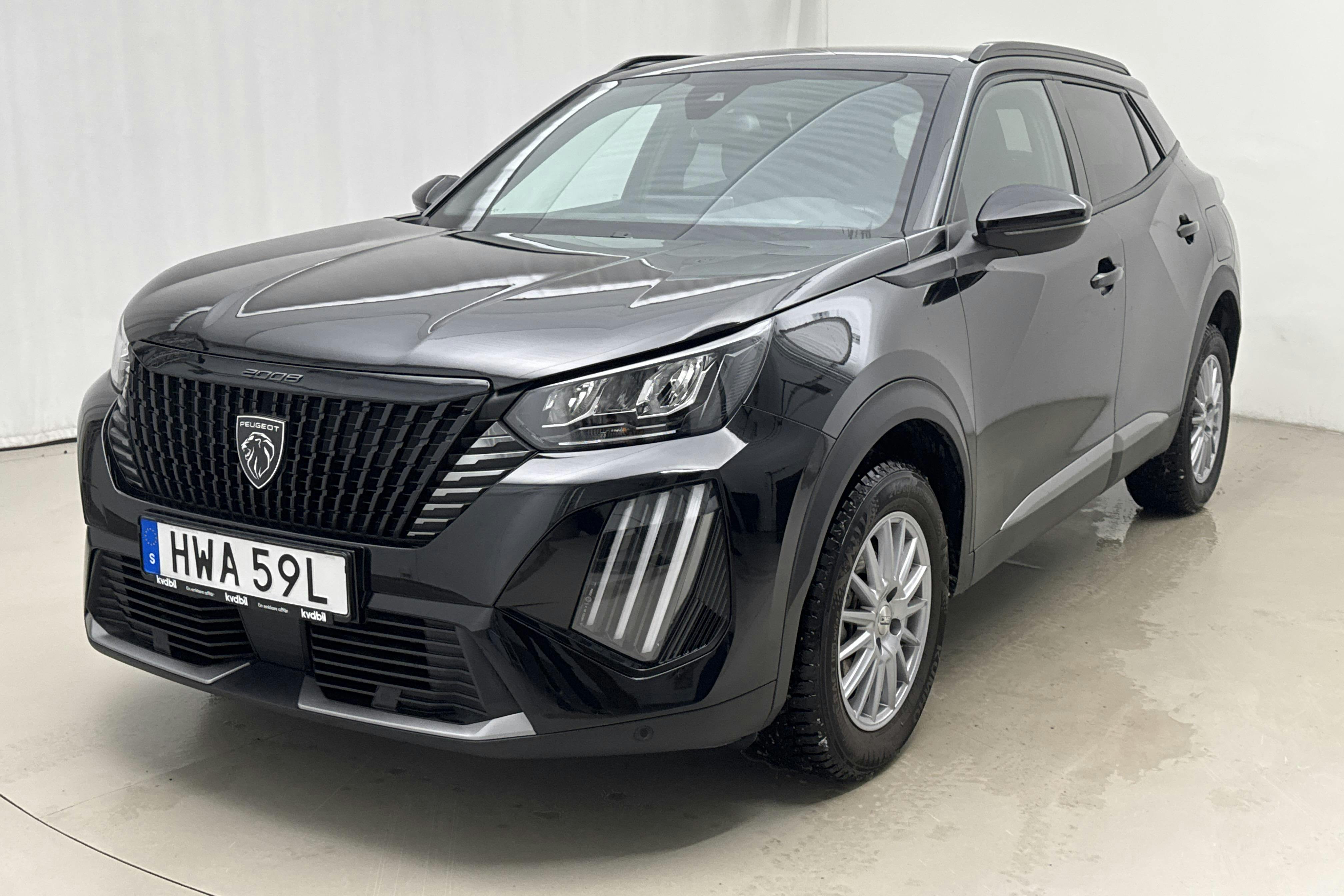 Presentation photo 1 of 13: Peugeot 2008 1.2 PureTech (130hk) - 26 990 km - Manual - black - 2024