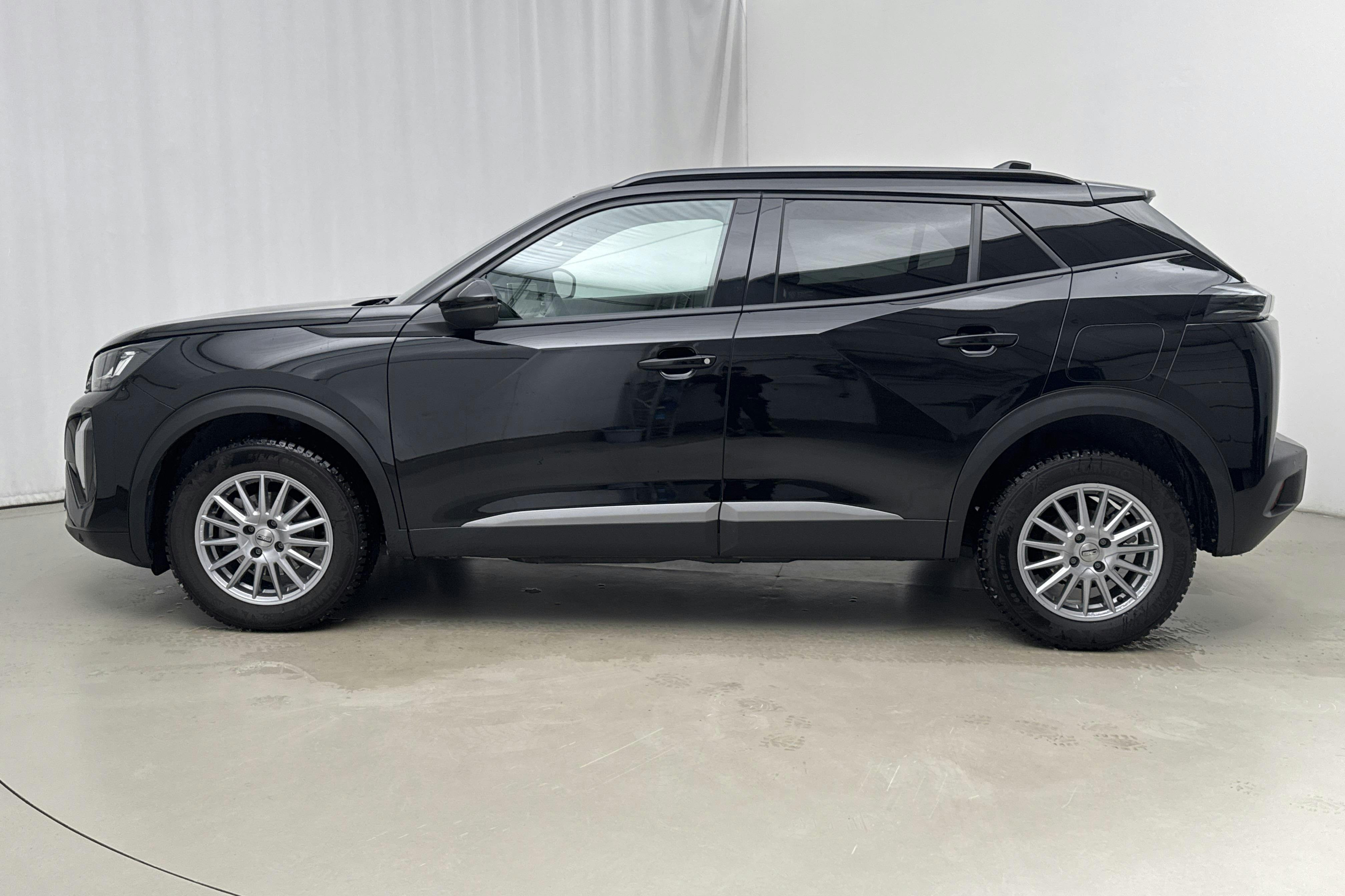 Presentation photo 2 of 13: Peugeot 2008 1.2 PureTech (130hk) - 26 990 km - Manual - black - 2024