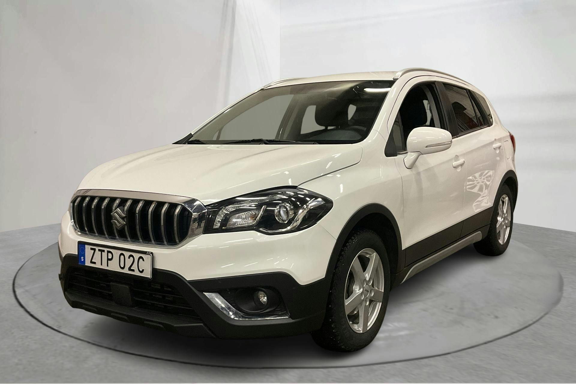 Presentationsfoto 1 av 16: Suzuki S-Cross 1.4 4x4 (140hk) - 5 162 mil - Automat - vit - 2019
