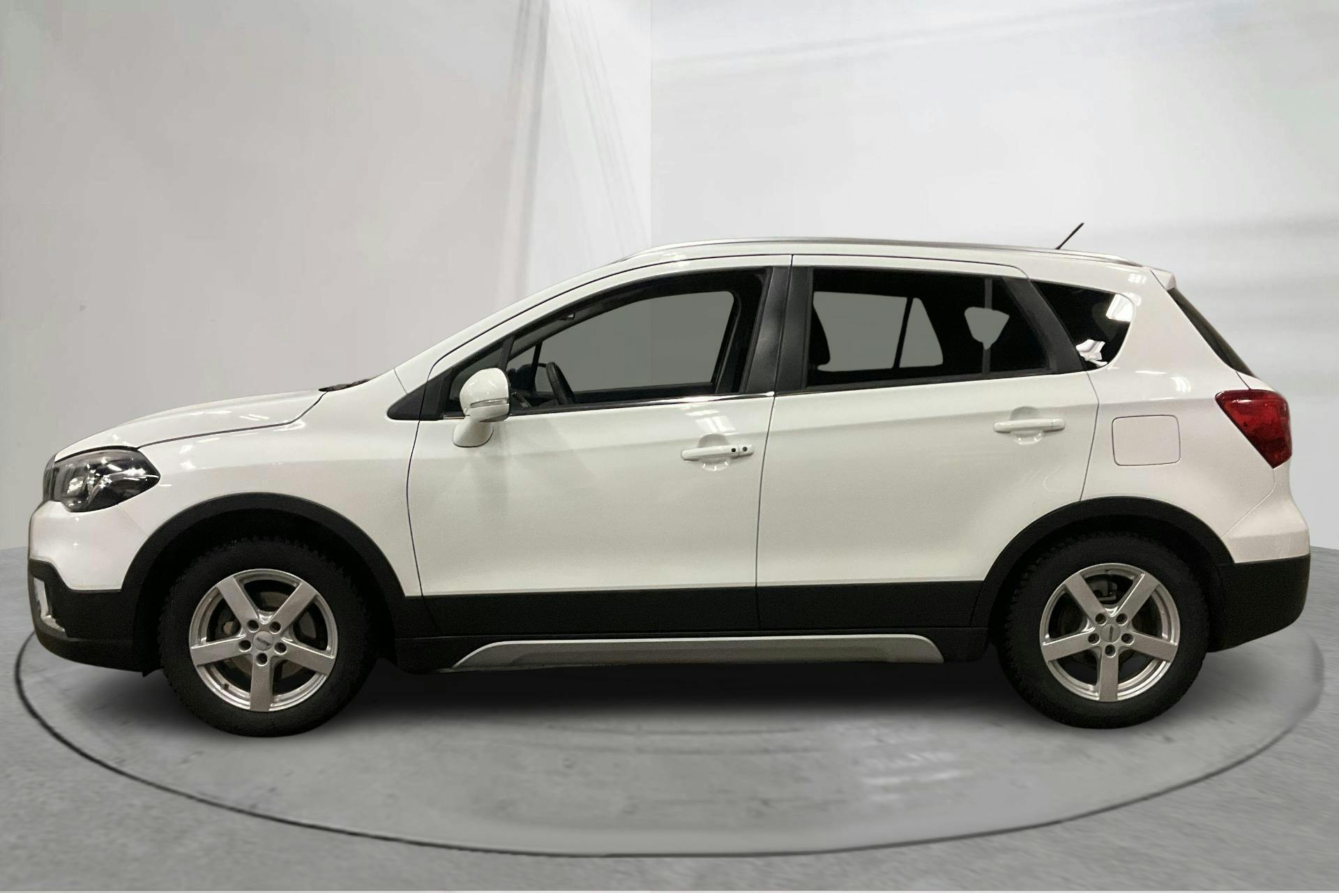 Presentationsfoto 2 av 16: Suzuki S-Cross 1.4 4x4 (140hk) - 5 162 mil - Automat - vit - 2019