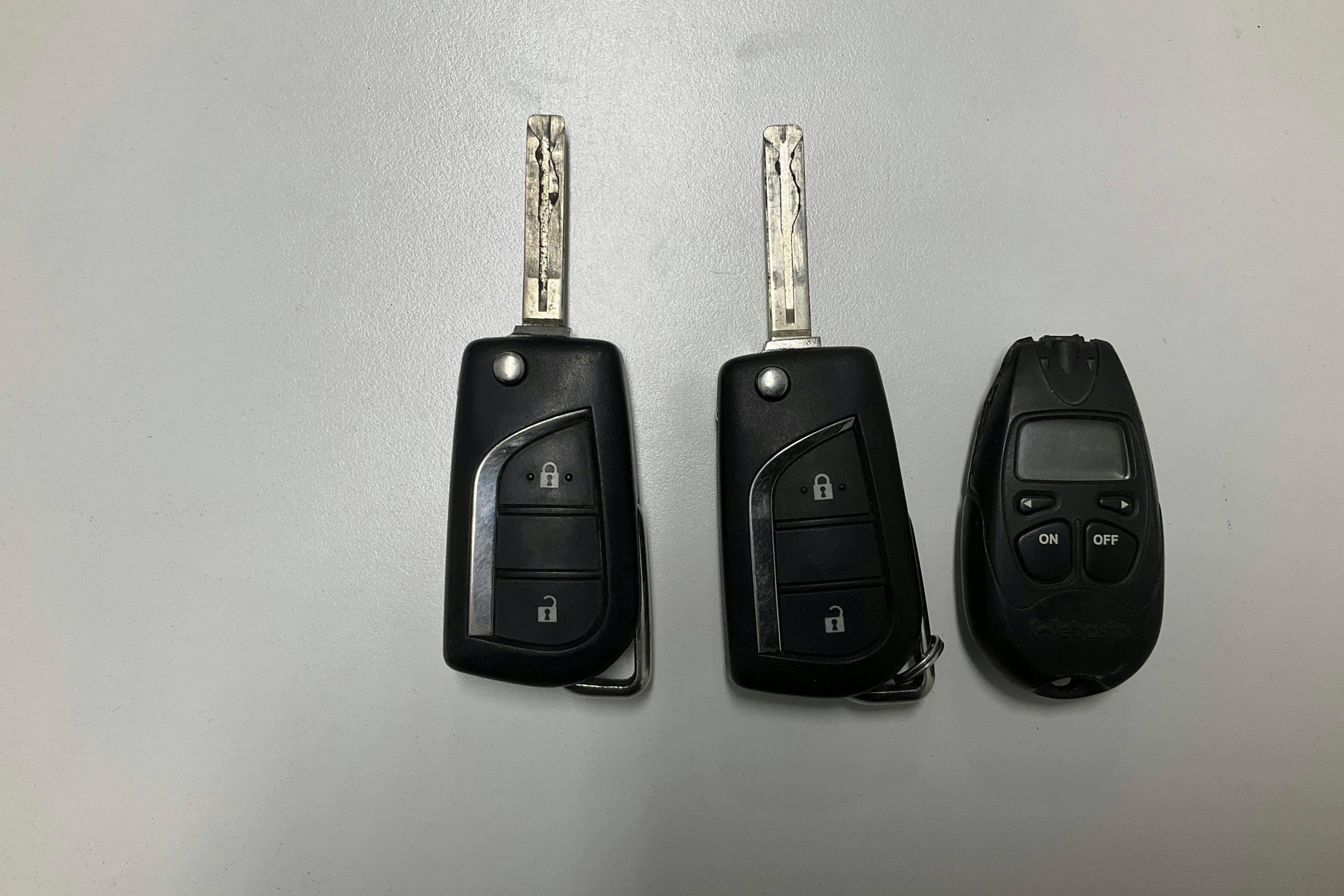 Præsentationsfoto 13 af 13: Toyota Hilux 2.4 D 4WD (150hk) - 283 710 kilometer - Salgsautomat - Hvid - 2018