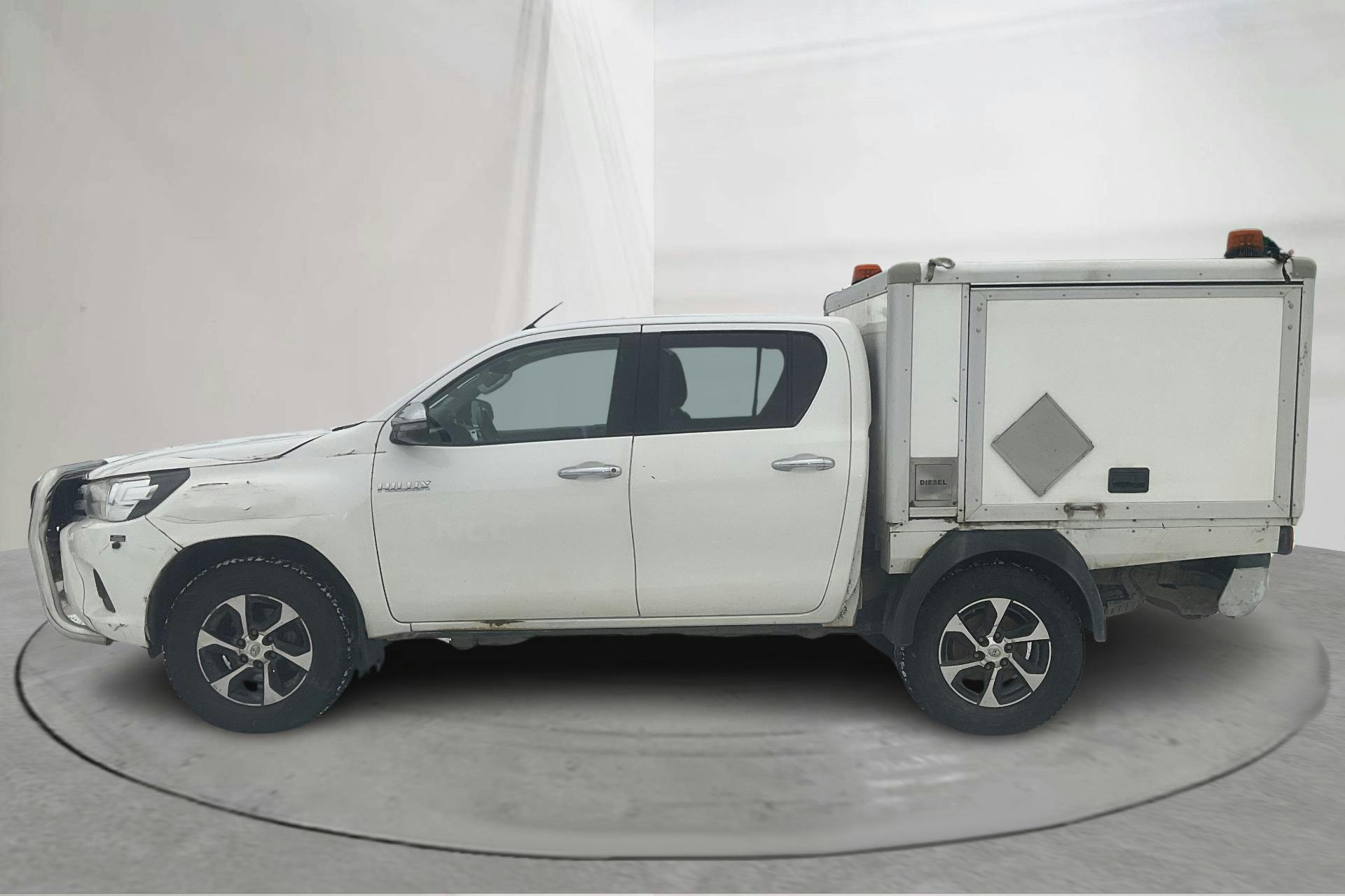 Præsentationsfoto 2 af 13: Toyota Hilux 2.4 D 4WD (150hk) - 283 710 kilometer - Salgsautomat - Hvid - 2018