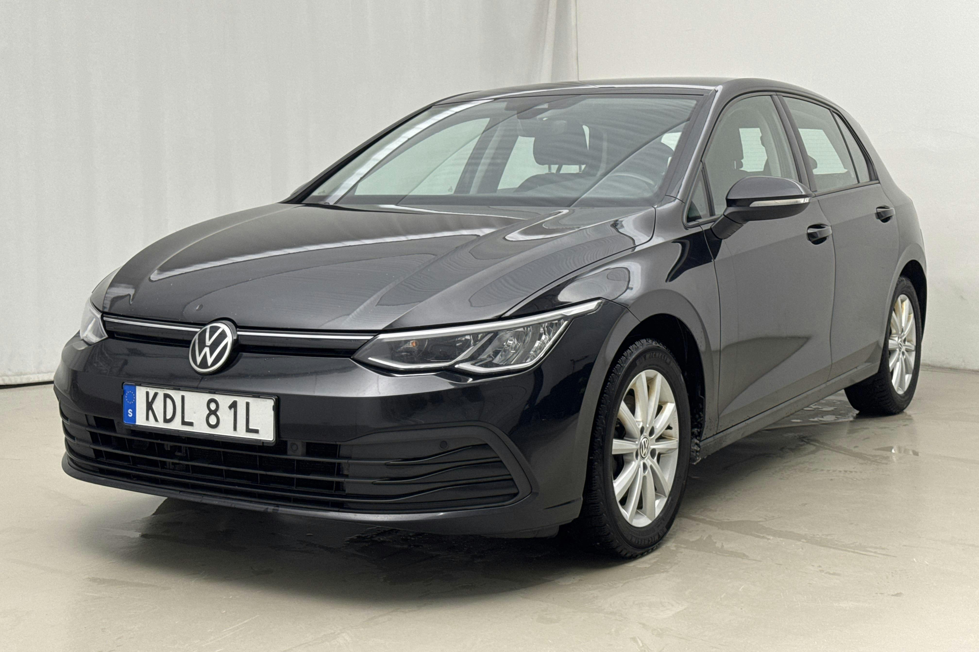 Presentationsfoto 1 av 20: VW Golf VIII 1.5 eTSI 5dr (150hk) - 17 403 mil - Automat - svart - 2020