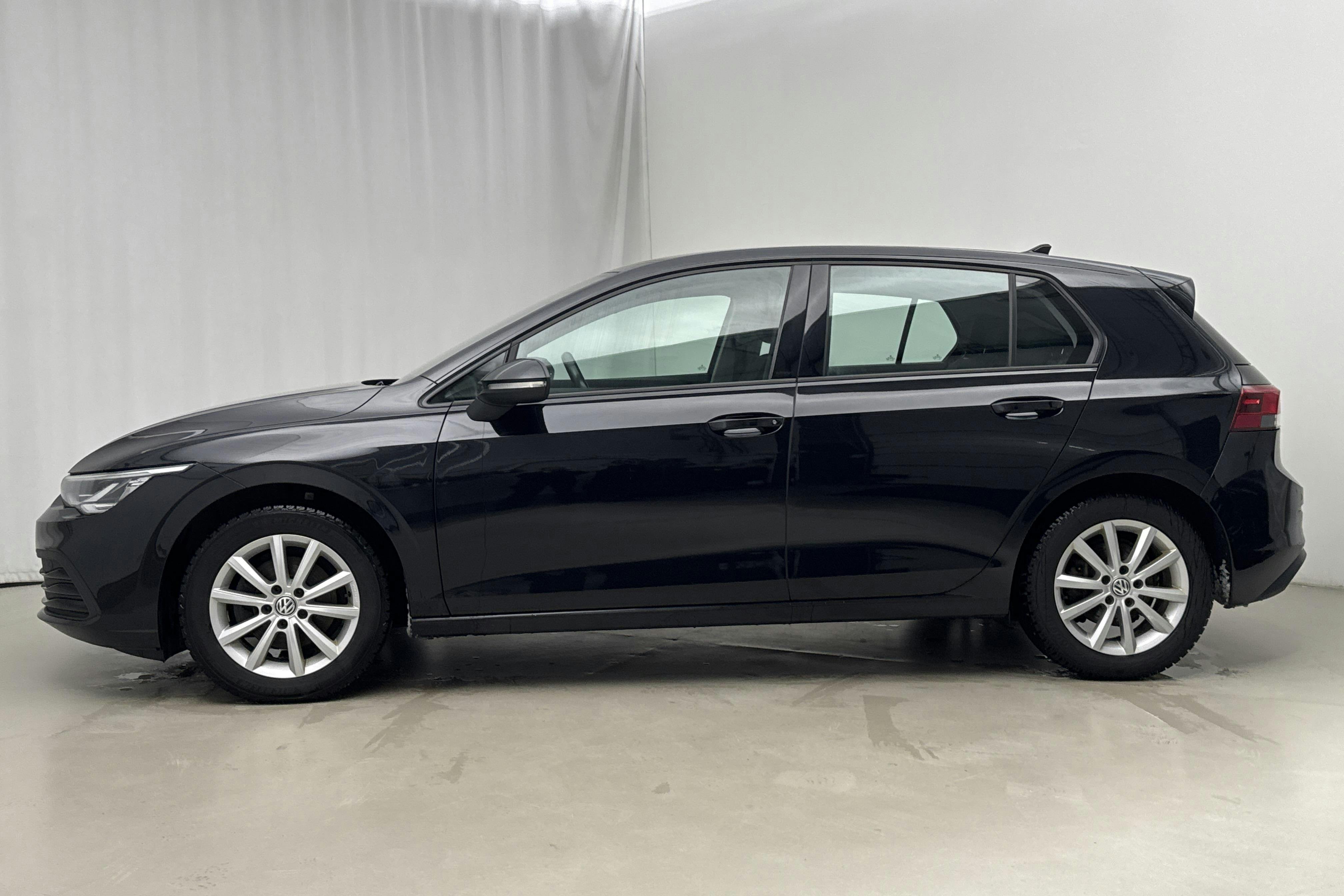 Presentationsfoto 2 av 20: VW Golf VIII 1.5 eTSI 5dr (150hk) - 17 403 mil - Automat - svart - 2020