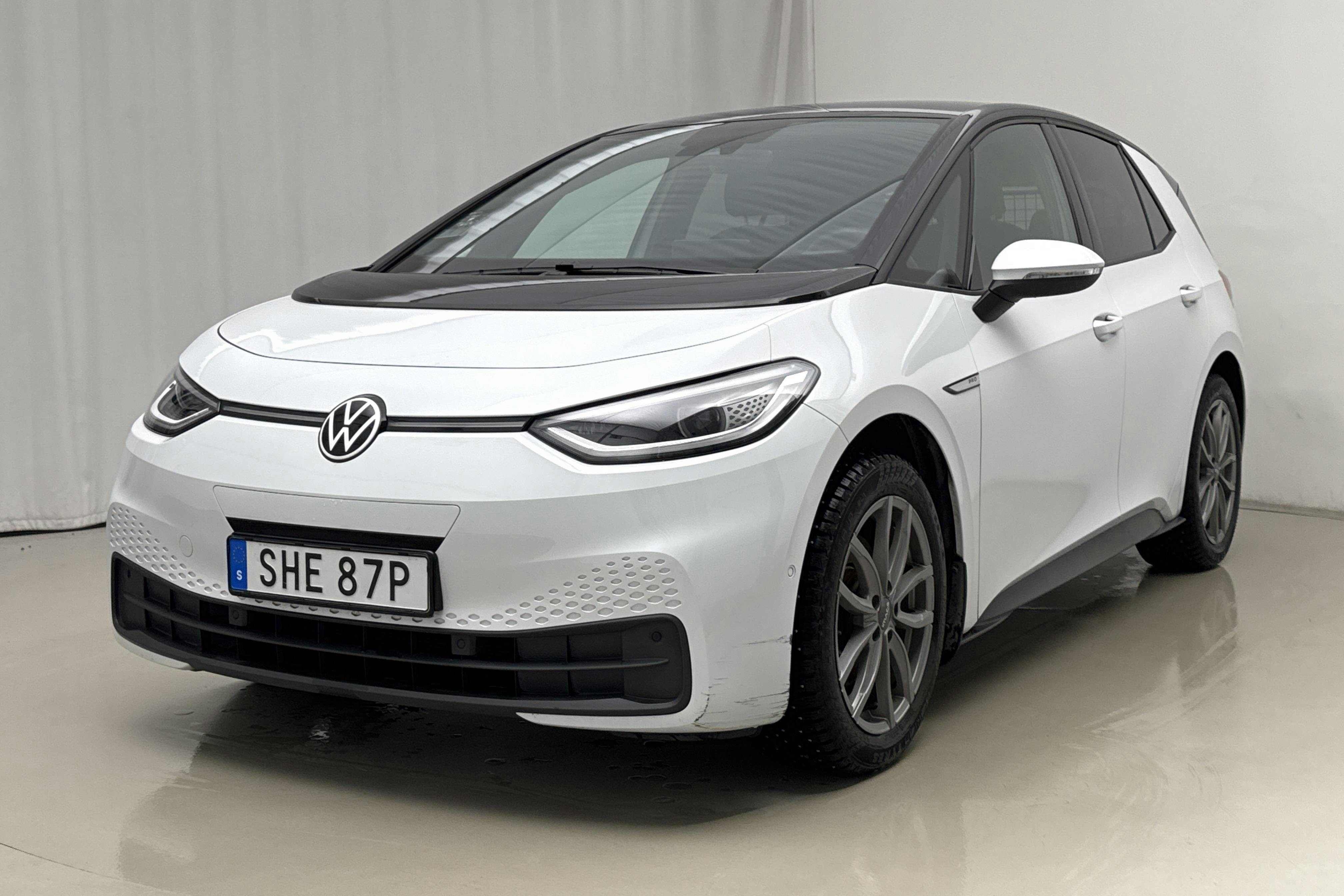 Præsentationsfoto 1 af 25: VW ID.3 58kWh (204hk) - 16 680 kilometer - Salgsautomat - Hvid - 2023